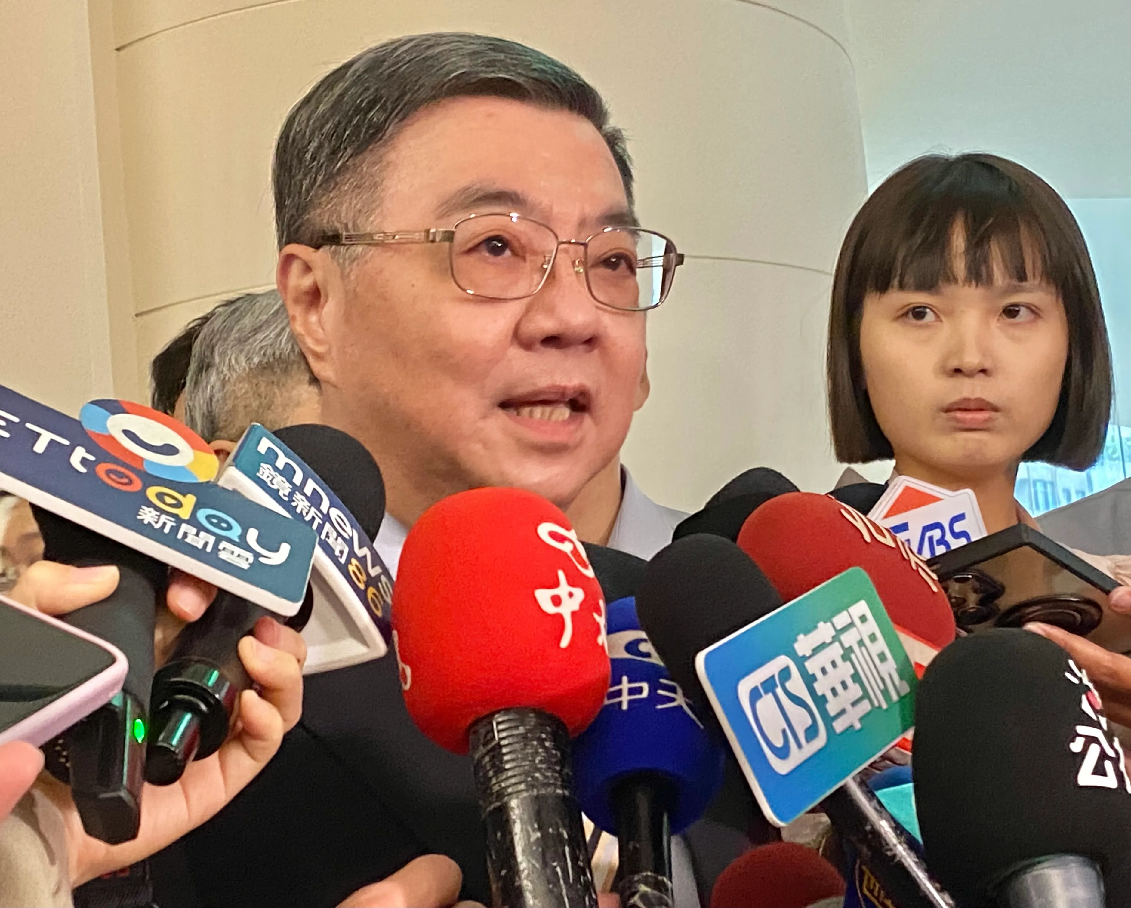 行政院長卓榮泰27日下午出席信託2.0頒獎典禮，會前與媒體聯訪。（陳怡慈攝）