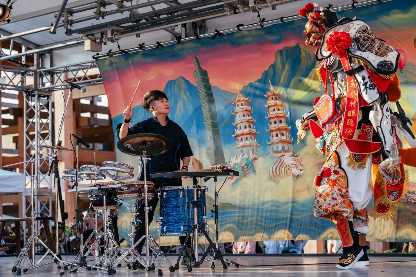 「不二擊聲音製造所」與「拚場藝術撞擊」合作帶來「大神尪：神將繞境護島嶼」。（圖／文化部提供）