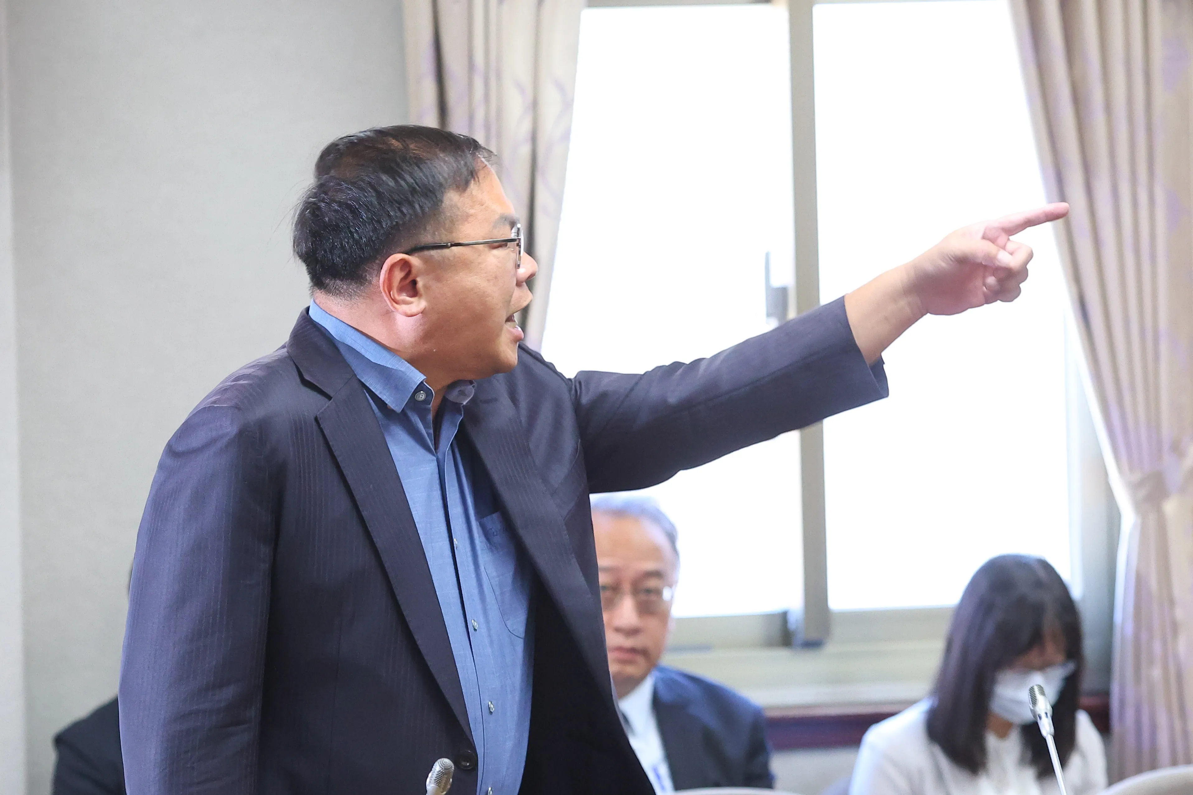 20250828-民進黨立委王義川28日於司法法制委員會與召委吳宗憲發生爭執。（顏麟宇攝）