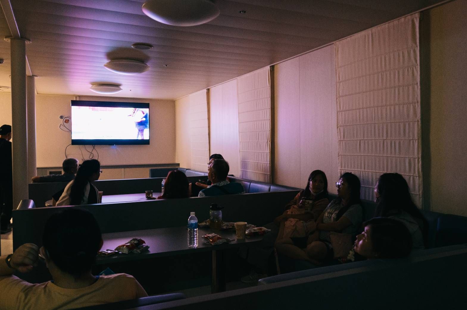 20250828-搭船返航除了能省下一晚住宿，還能看到樂團表演、院線電影。（交通部航港局提供）