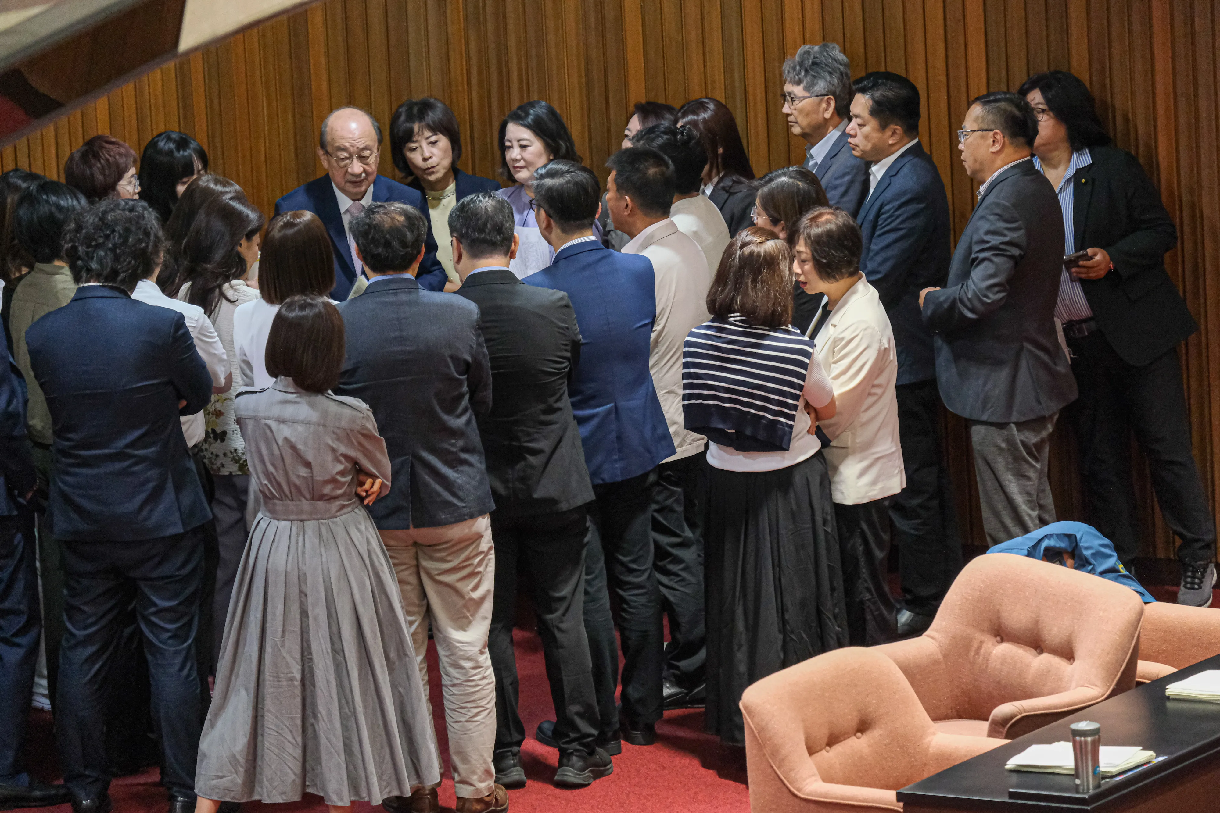 20250829-民進党団総召柯建銘29日赴立法院議場出席党団大会。（劉偉宏攝）