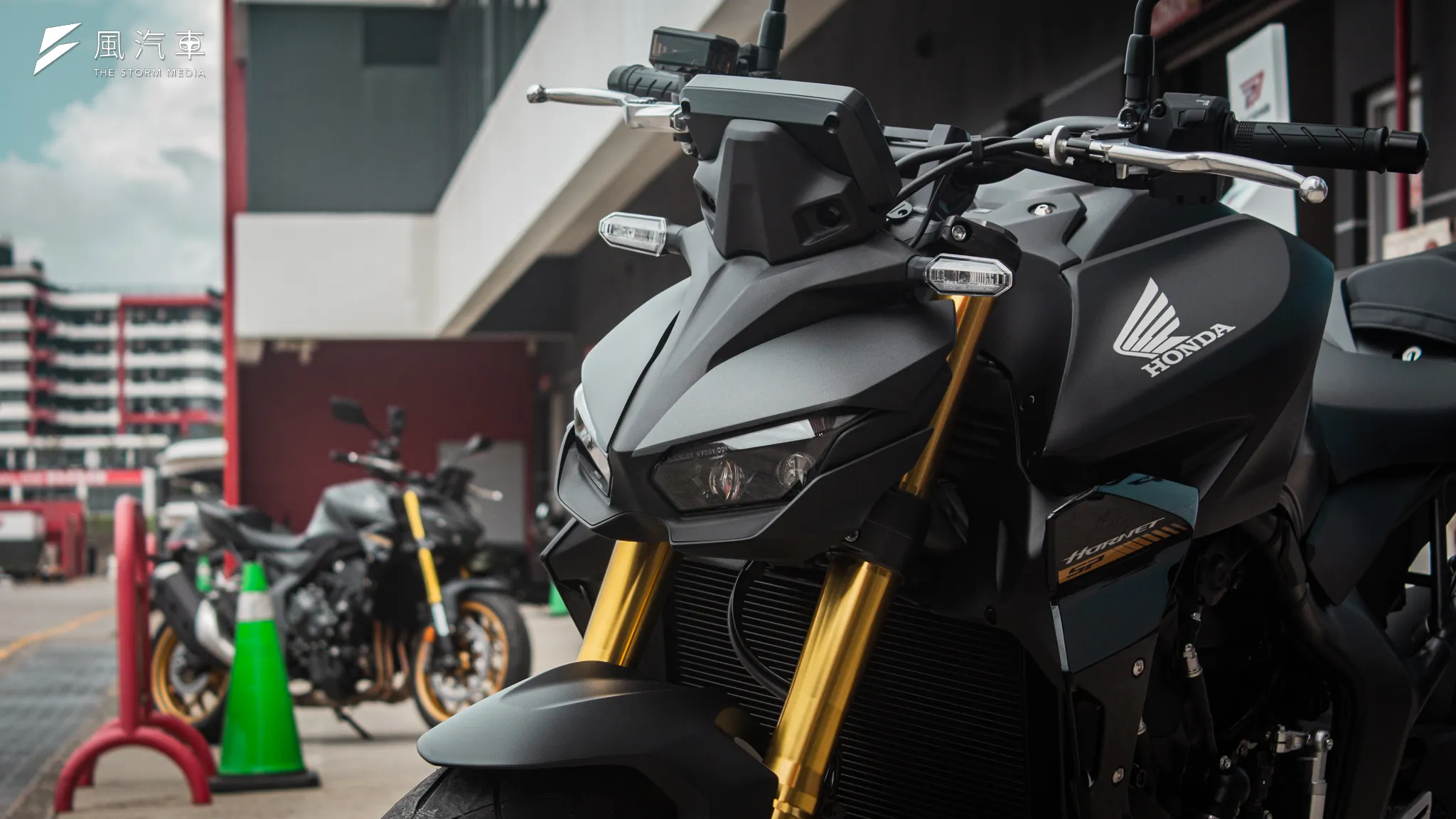 CB1000 Hornet SP採用四眼LED頭燈設計，內側燈具為近光燈，外側則為遠光燈。