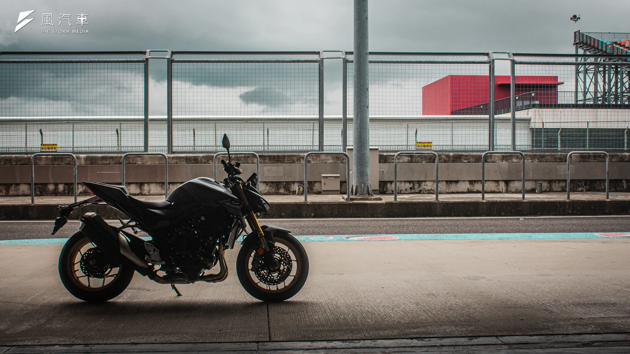 雖然91ps的台規馬力稍嫌可惜，但在日常運用或是偶爾的輕熱血行程，CB1000 Hornet SP仍能勝任。