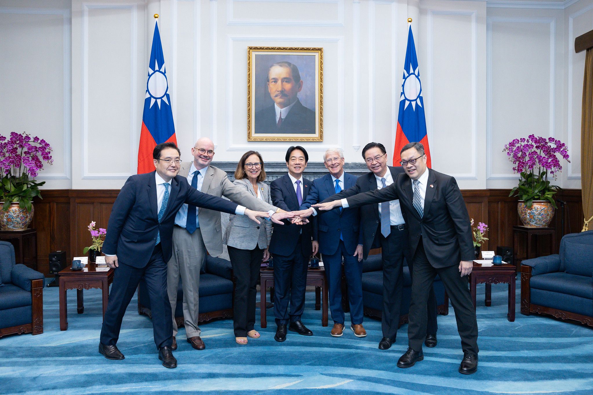 20250829-總統賴清德29日下午於總統府接見美國聯邦參議院軍事委員會主席韋克爾、共和黨參議員費雪。（總統府提供）