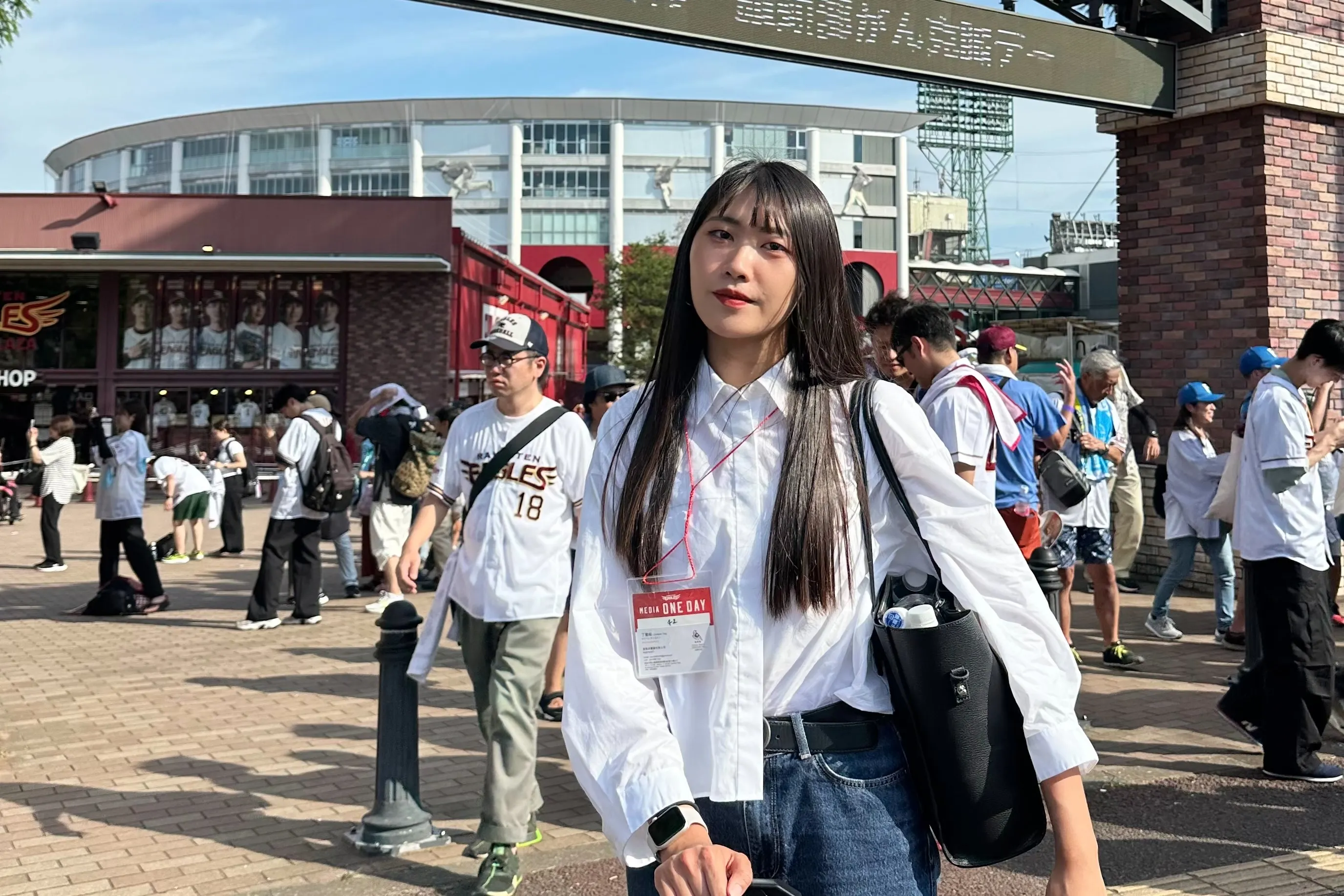 かつて台湾のハイテク企業で光学エンジニアとして働いていた丁勤紜（てい・きんゆん）さんは、安定したキャリアを手放し、日本でスポーツ撮影の夢を追いかけている。丁勤紜