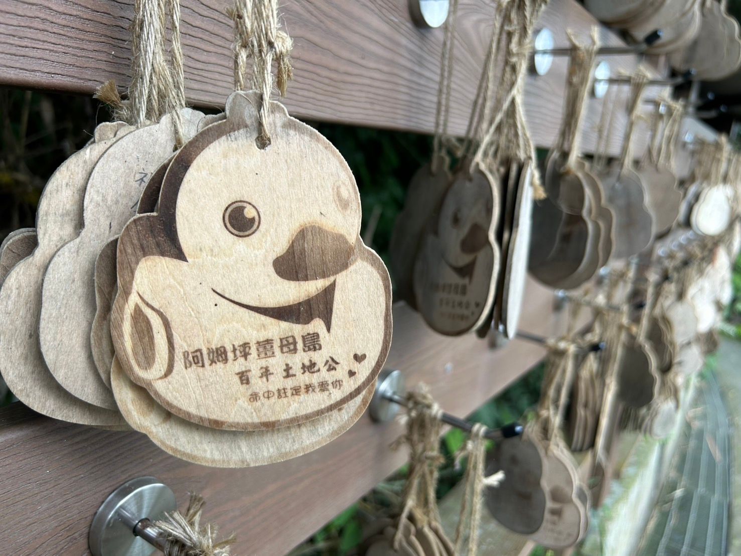 阿姆坪薑母島上百年歷史的土地公是當地居民的信仰。（圖／桃園市政府風景區管理處）