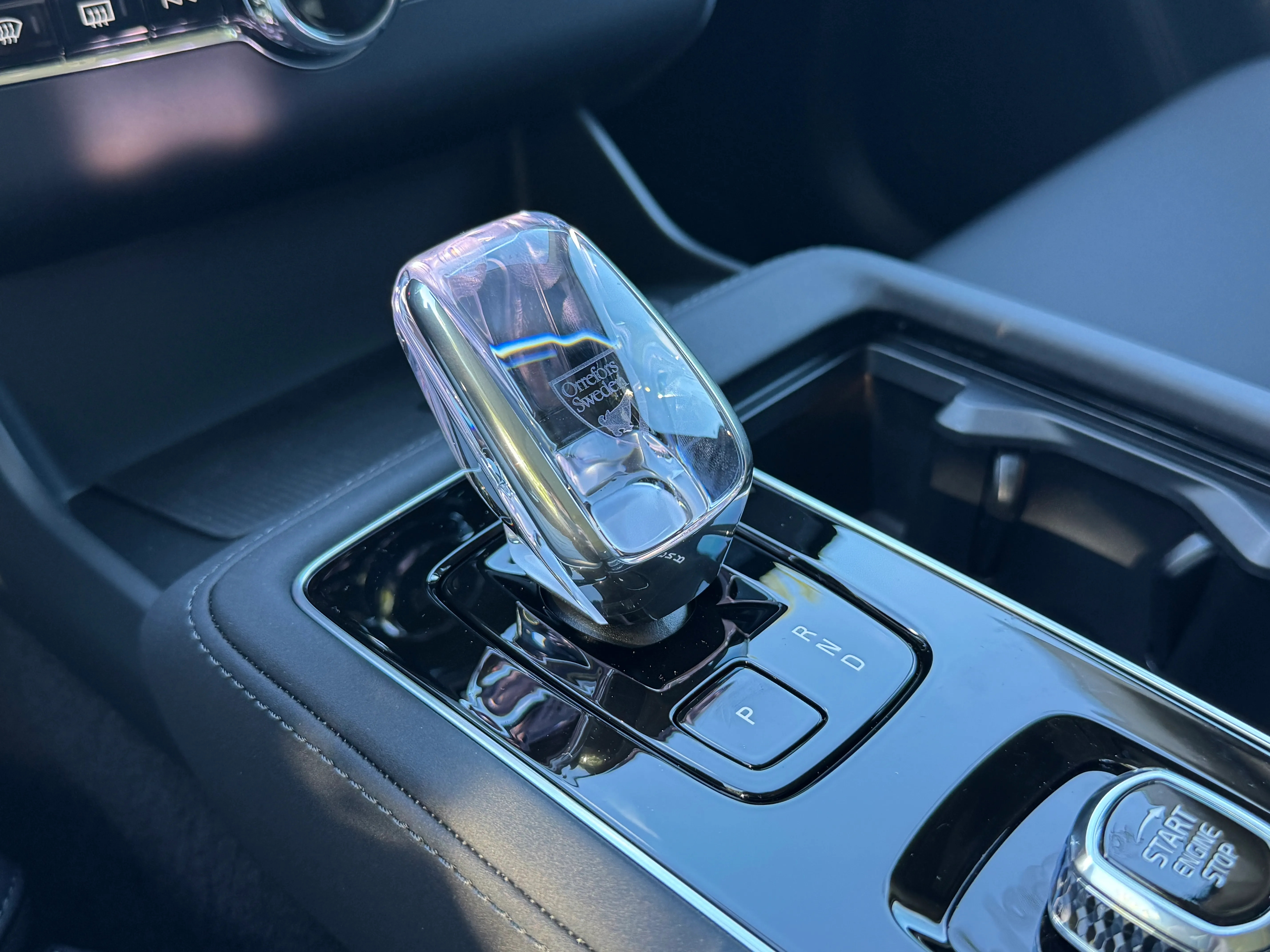 水晶排檔桿看起來相當有質感。（劉芯衣攝）