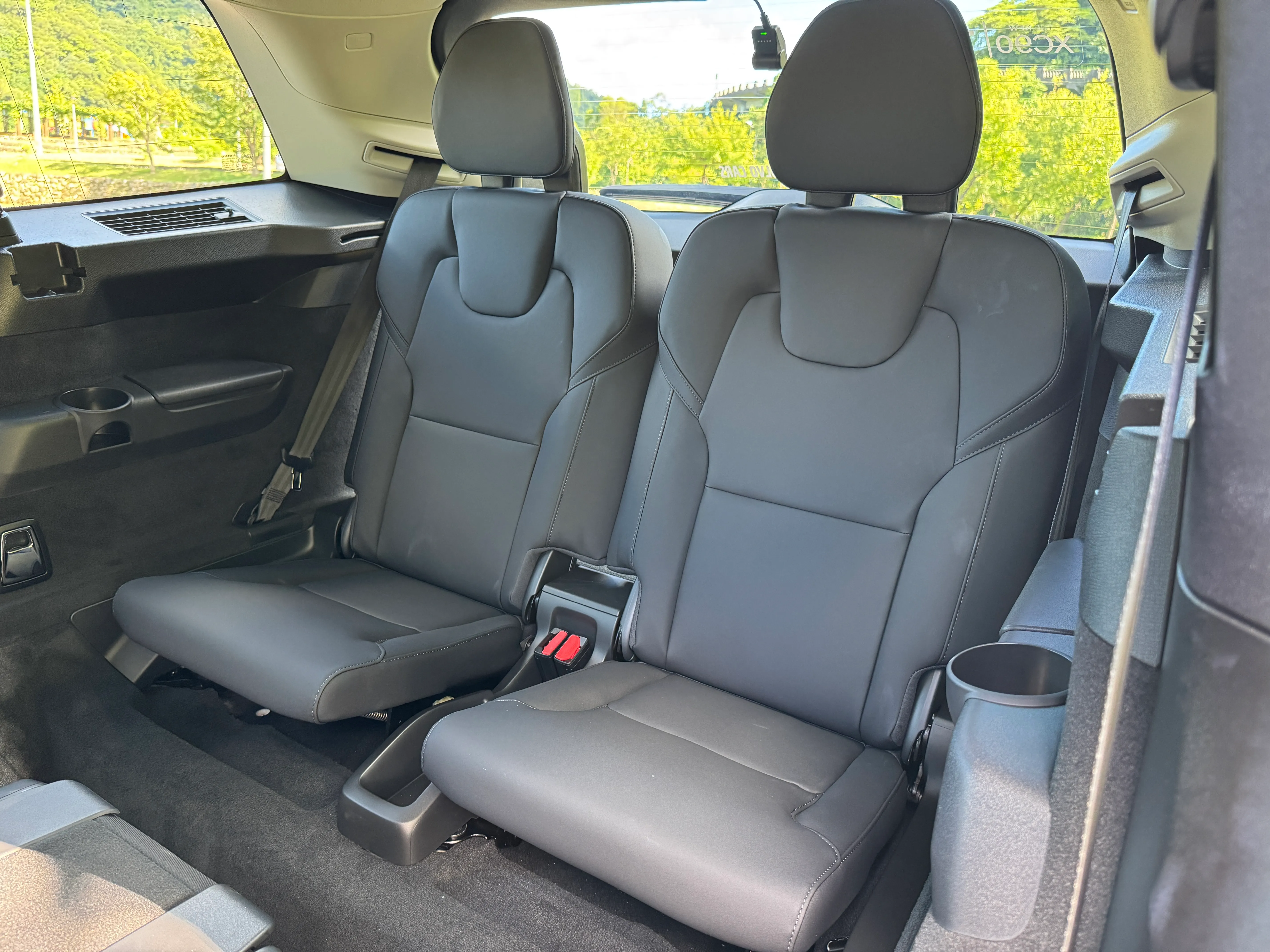 第三排坐起來空間算充裕。（劉芯衣攝）