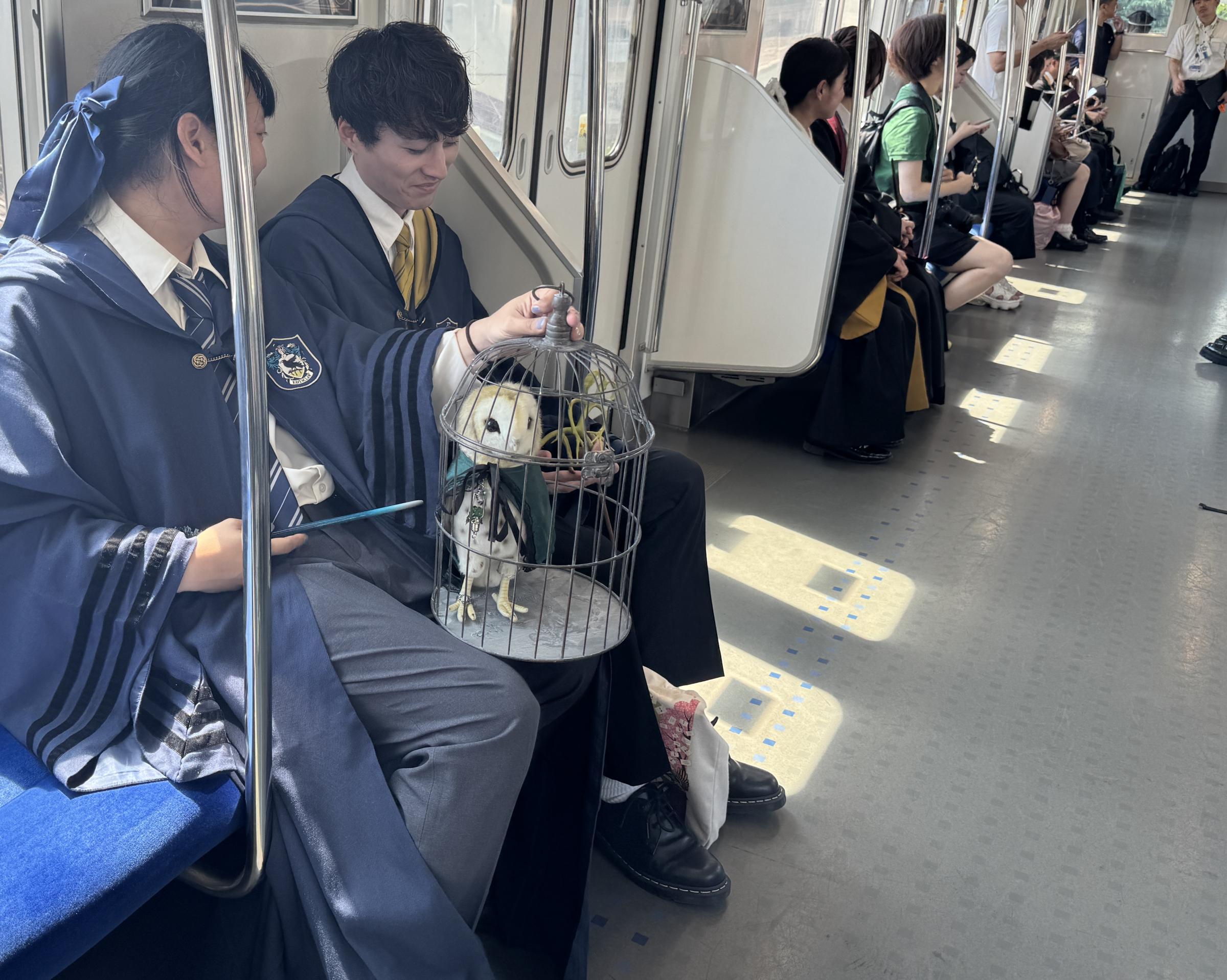 ワーナーブラザース スタジオツアー東京は9月1日、西武鉄道と連携し池袋駅で「バック・トゥ・ホグワーツ」特別イベントを開催し、記念ラッピングトレインの運行を開始した。黃信維‘