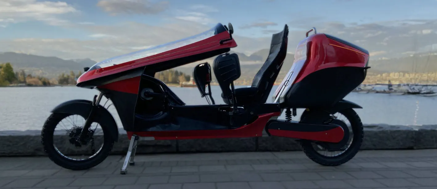 ▲Electrom「LEV」採用流線型全罩外殼設計，能有效降低空氣阻力，前後輪皆搭載摩托車級別輪胎，整體造型酷似大型速可達。（圖／Electrom）