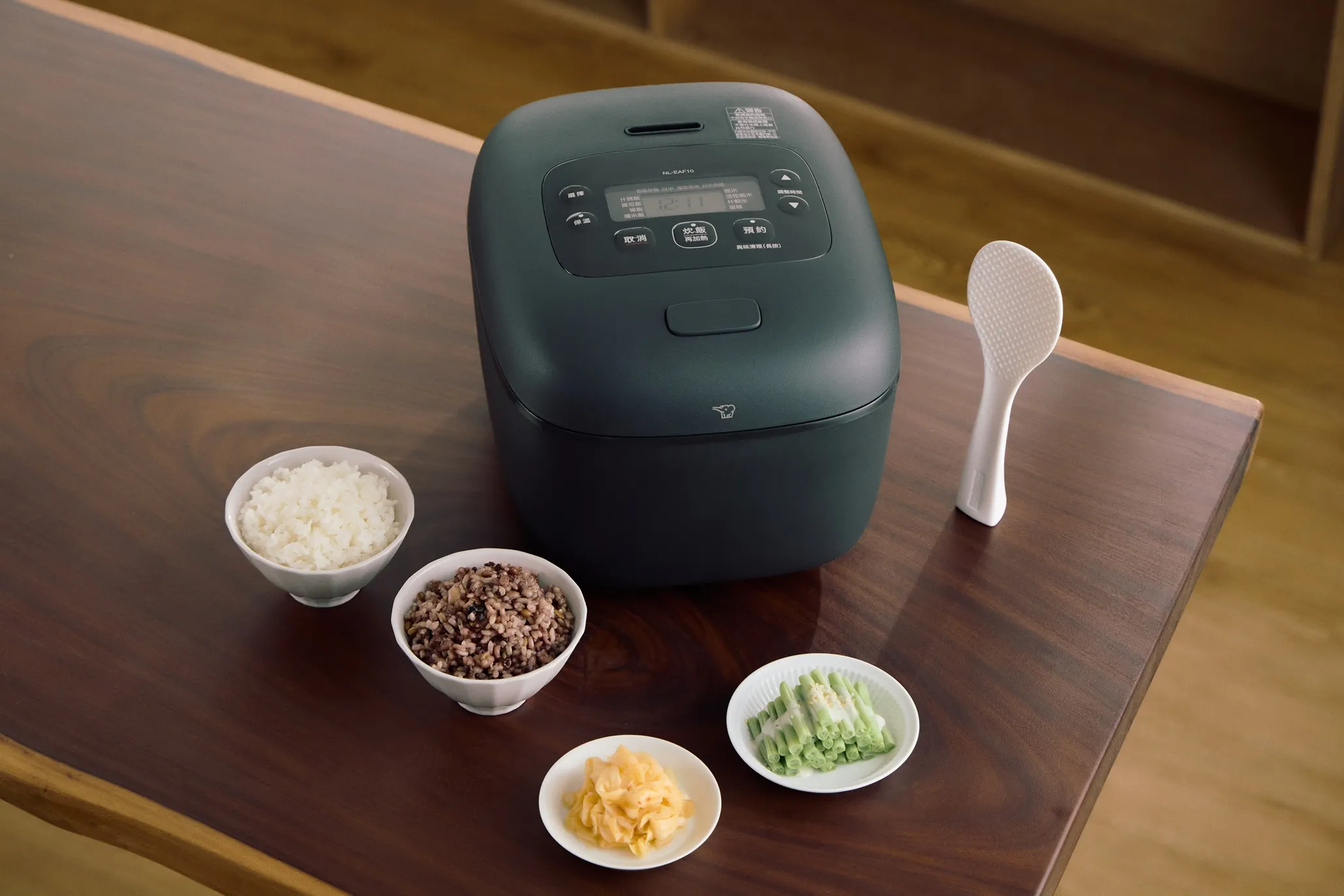象印推出針對單身族與小家庭的全新微電腦電子鍋 NL-EAF1018，專為單身租屋族、新婚家庭與料理新手量身打造。