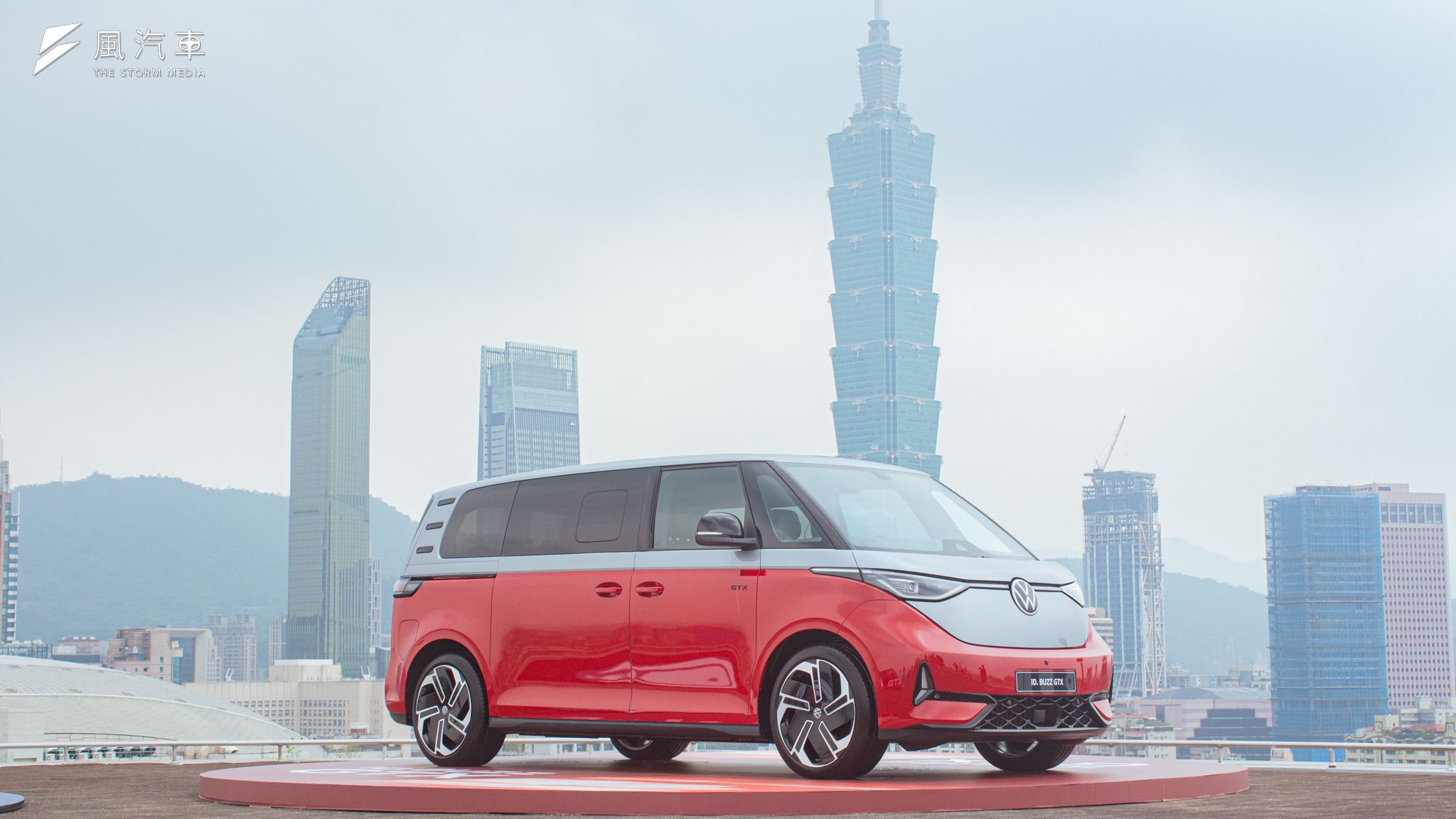 全新的ID.BUZZ GTX多出了許多新車色，售價方面甚至比原產地還要便宜。