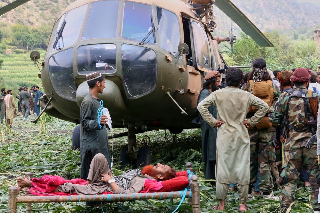 アフガニスタンで発生したマグニチュード6.0の地震により、1400人以上が死亡し、タリバン政府が外部に援助を求めざるを得なくなった。（Associated Press）