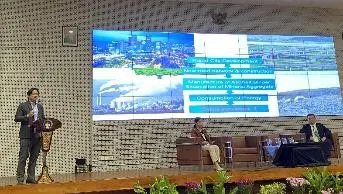 台科大營建系教授廖敏志從學界角度探討「低碳道路材料與平衡配比設計」。（台科大提供）