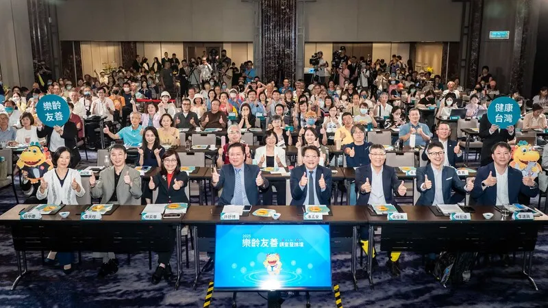 台灣人壽2025樂齡友善論壇座無虛席，近300位民眾體驗「精準養肌」。／台灣人壽提供