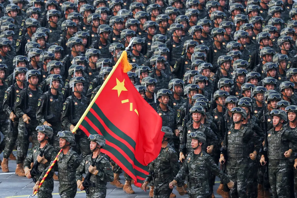 中国9/3在北京天安門で盛大な閲兵式が行われ、第二次世界大戦終結80周年を記念する。（AP通信）