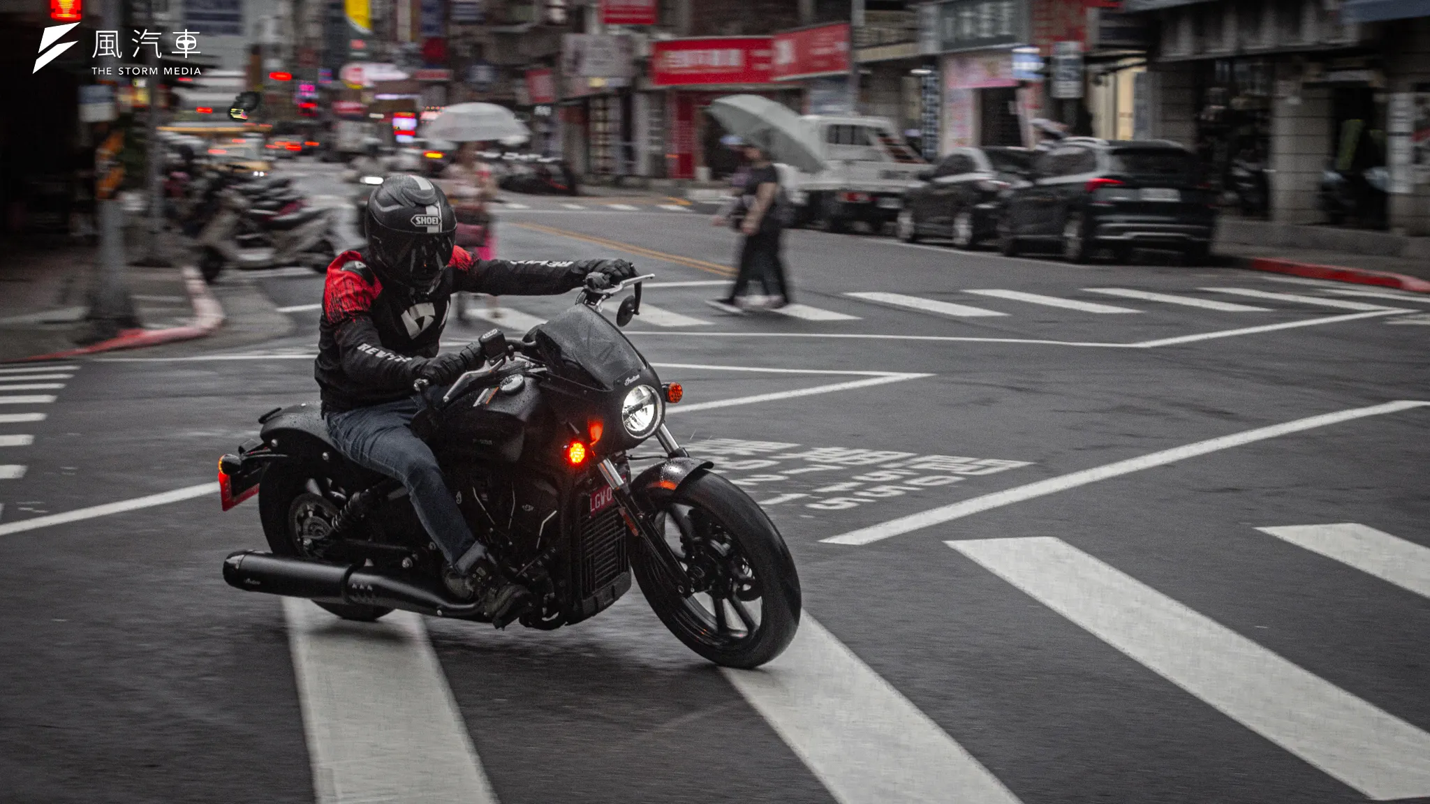 雖然Sport Scout的軸距比一般車款還長，但強勁動力與低伏重心讓它在市區也相當輕鬆。