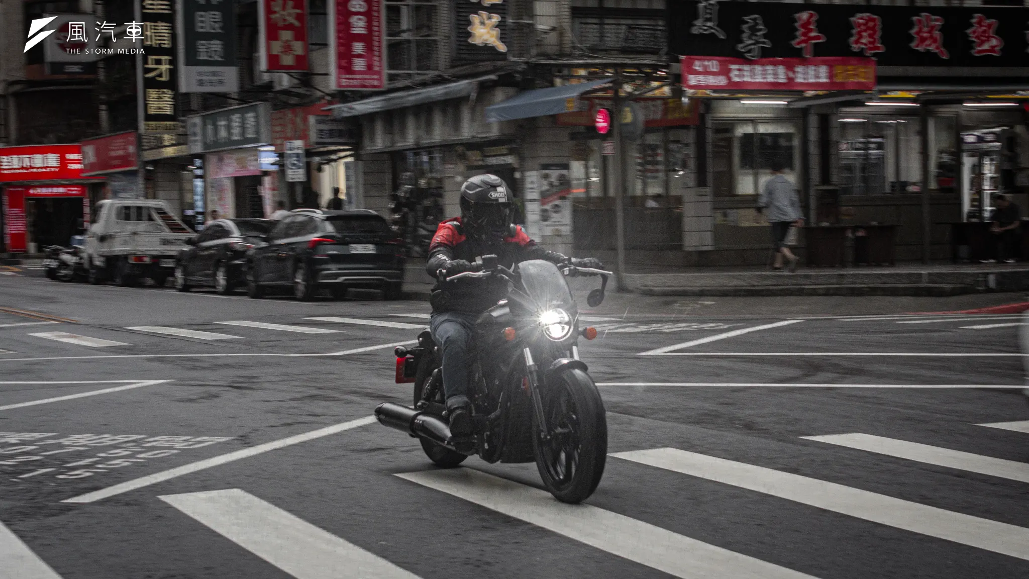 整台 Sport Scout 有著外表難以看出的親切，就算是對美式機車零經驗的入坑新人也完全不擔心駕馭。