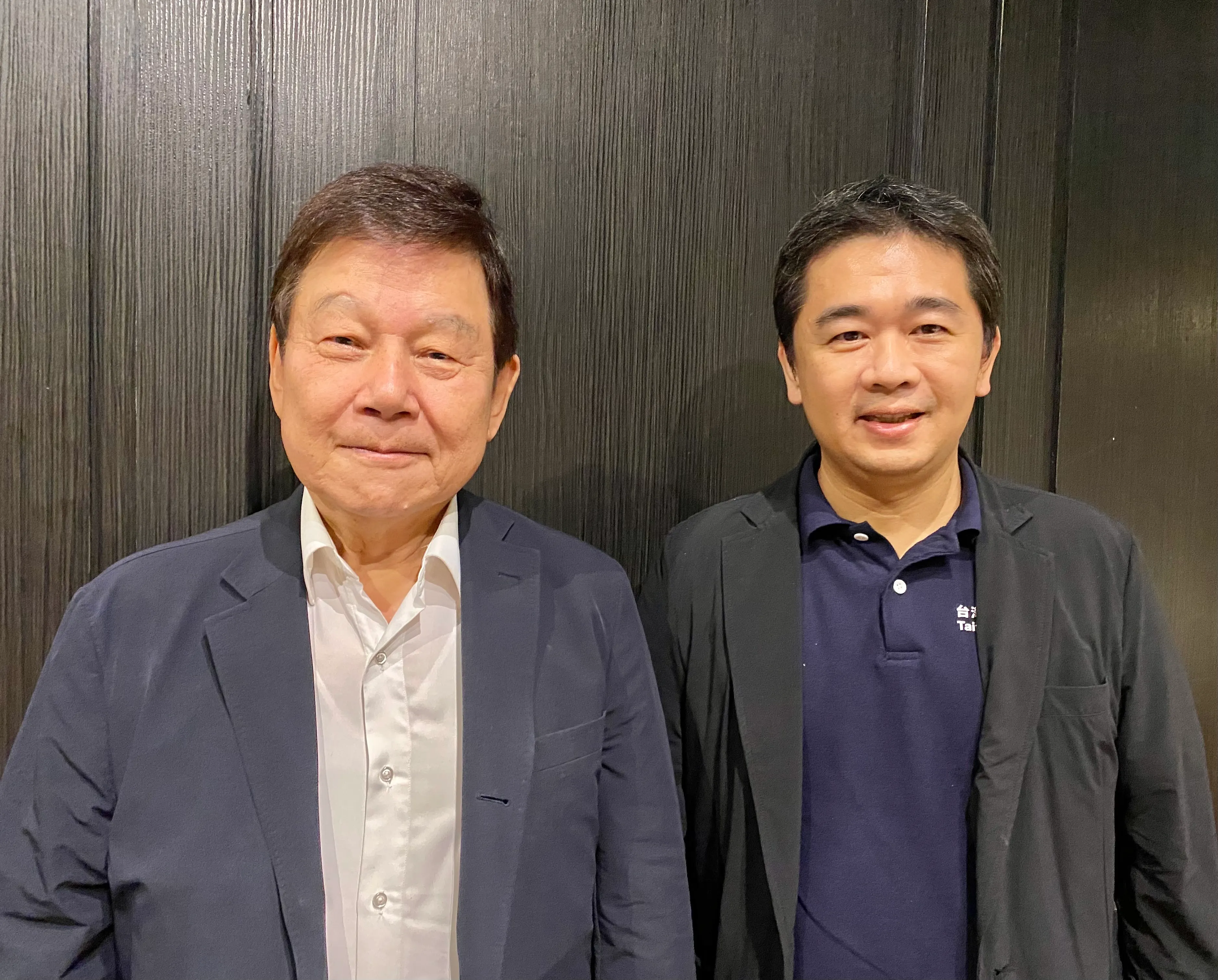 20250903-台灣人工智慧學校副董事長暨國票金控董事長魏啟林、台灣人工智慧學校校務長蔡明順，3日為「2025AIA台灣人工智慧年會」宣傳。（陳怡慈攝）