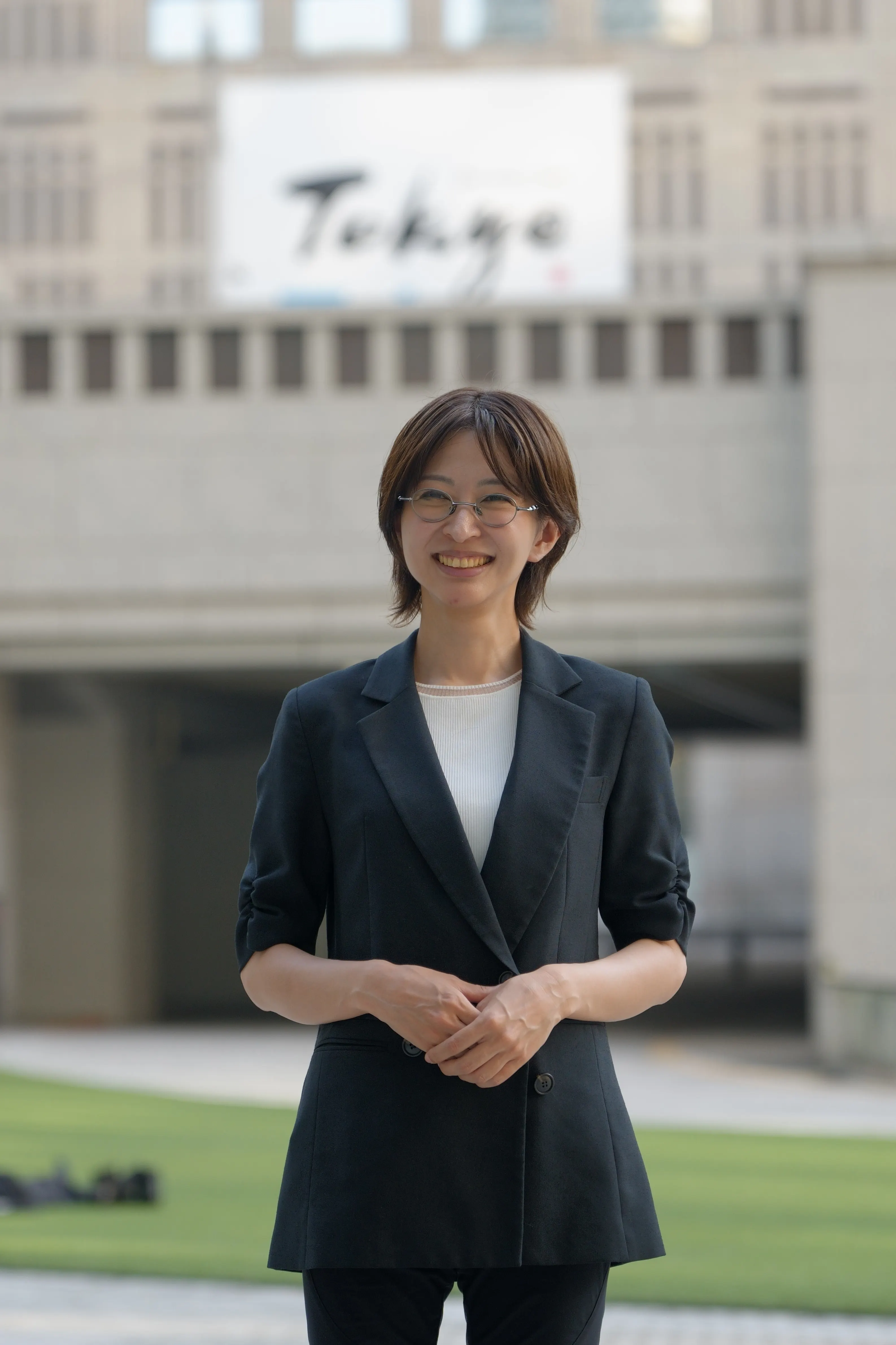 自組減稅黨的黨首佐藤沙織里，2025年7月的東京都議會選舉中，僅以8458日圓選舉經費當選，成為千代田區史上首位以無所屬當選的議員。（減稅黨提供）