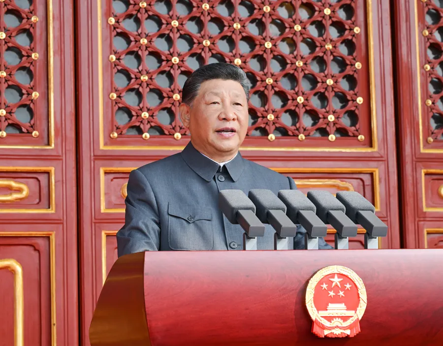 中国国家主席習近平在93阅兵开幕式上发表重要讲话并检阅受阅部队。（新华社）