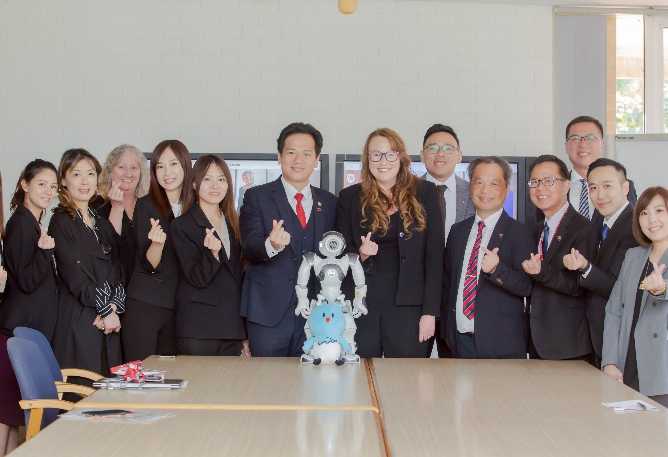 竹市府參訪團前往西雪梨大學參訪合影。（圖／新竹市政府提供）