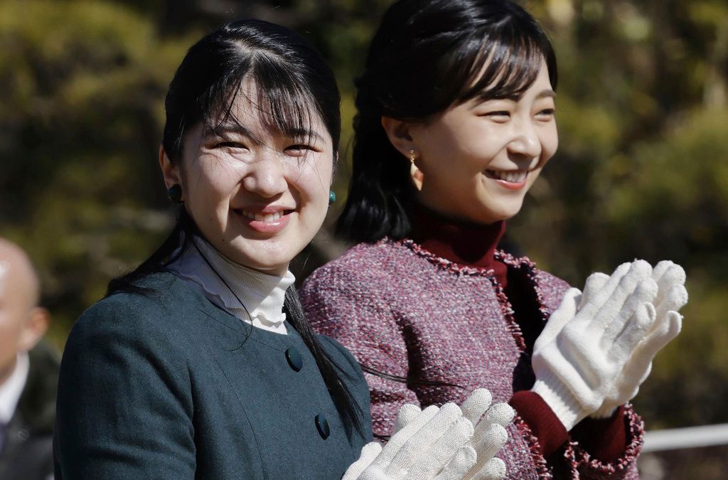 日本皇室兩位未婚的女性成員：愛子（左）和佳子。（美聯社）