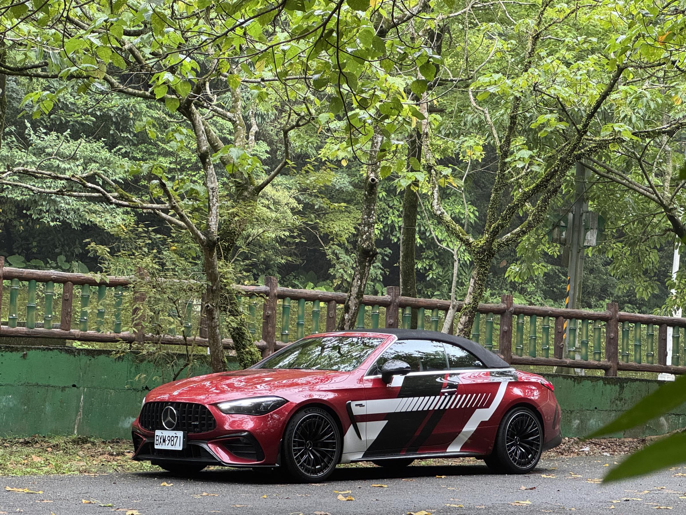 雙門敞篷跑車CLE 53 Cabriolet，售價480萬元。（劉芯衣攝）