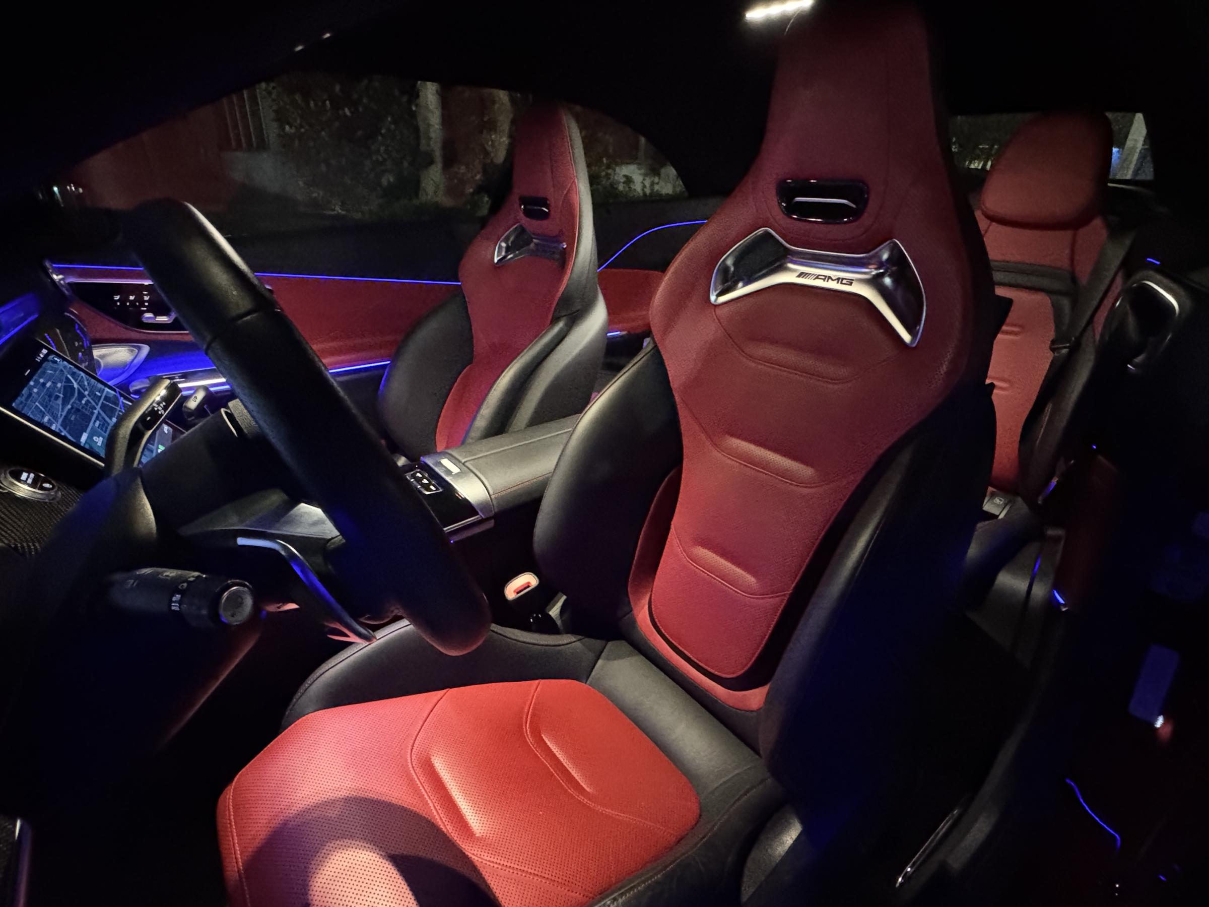 選配的真皮高性能座椅，坐起來十分舒適。