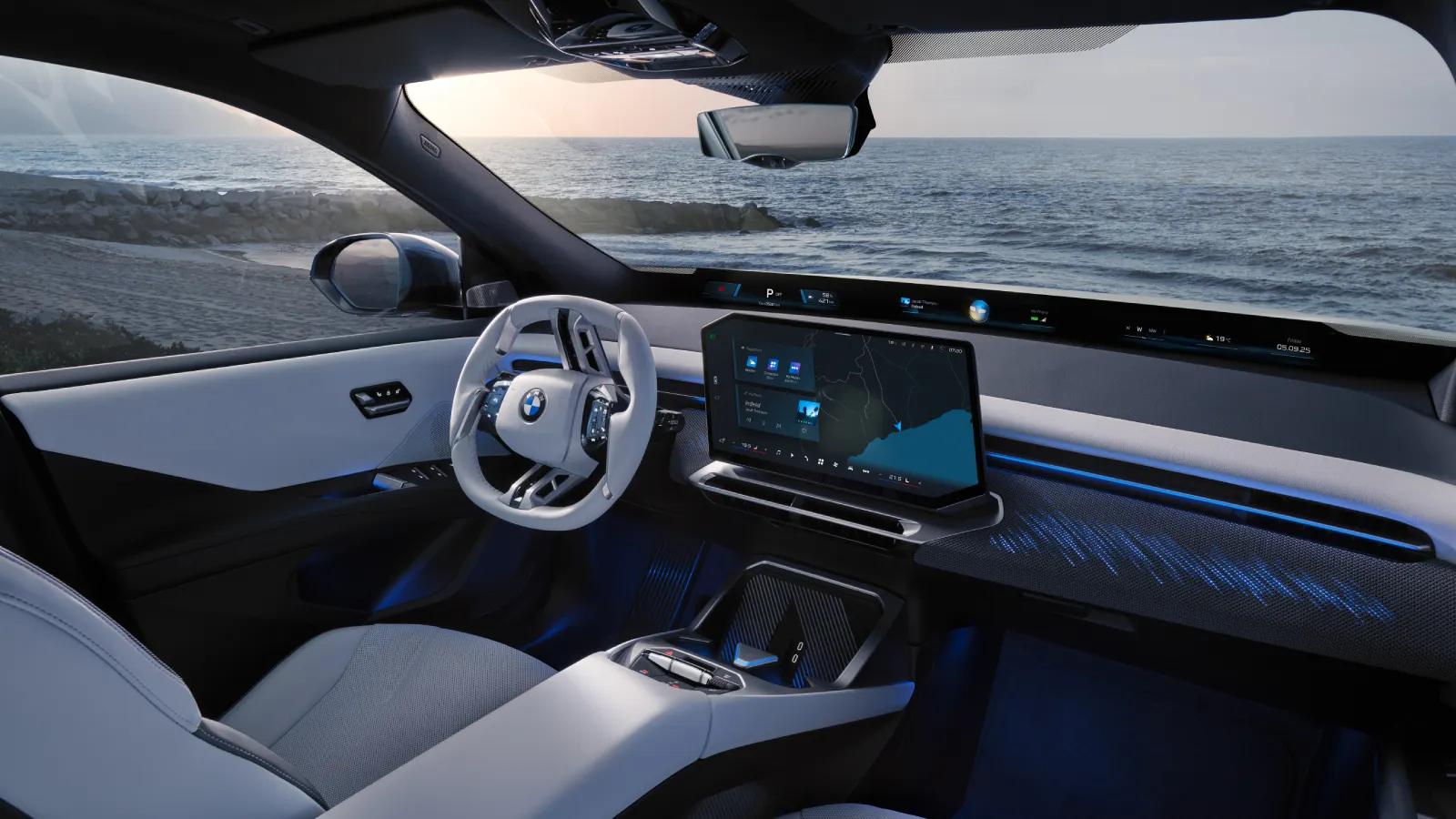 內裝配有43吋全幅液晶螢幕橫跨駕駛與副駕，加上17.9吋中控觸控螢幕。（BMW提供）