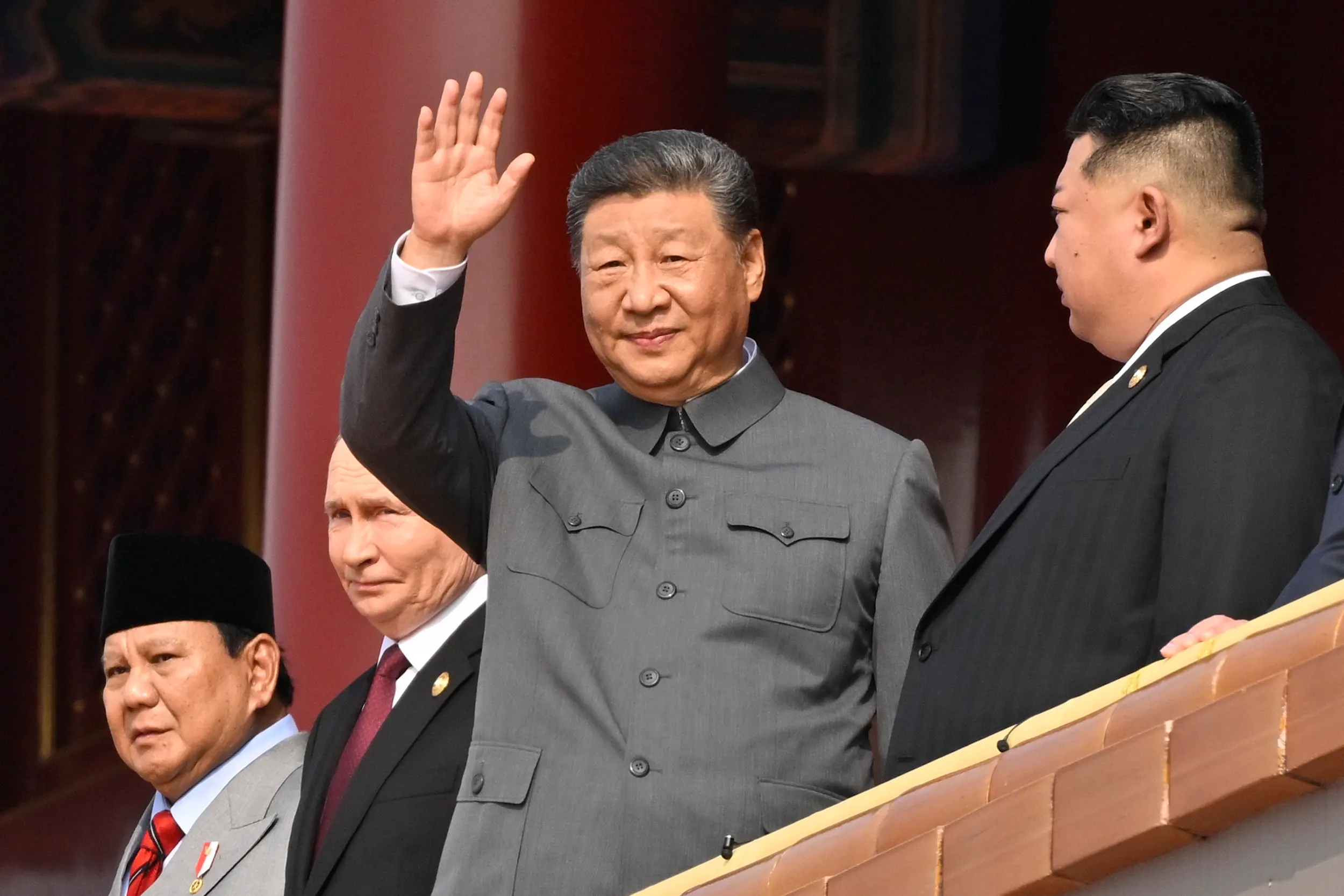 2025年9月3日、中国国家主席習近平、ロシア大統領プーチン、北朝鮮指導者金正恩が出席した抗日勝利及び反ファシスト大閲兵。（AP通信）