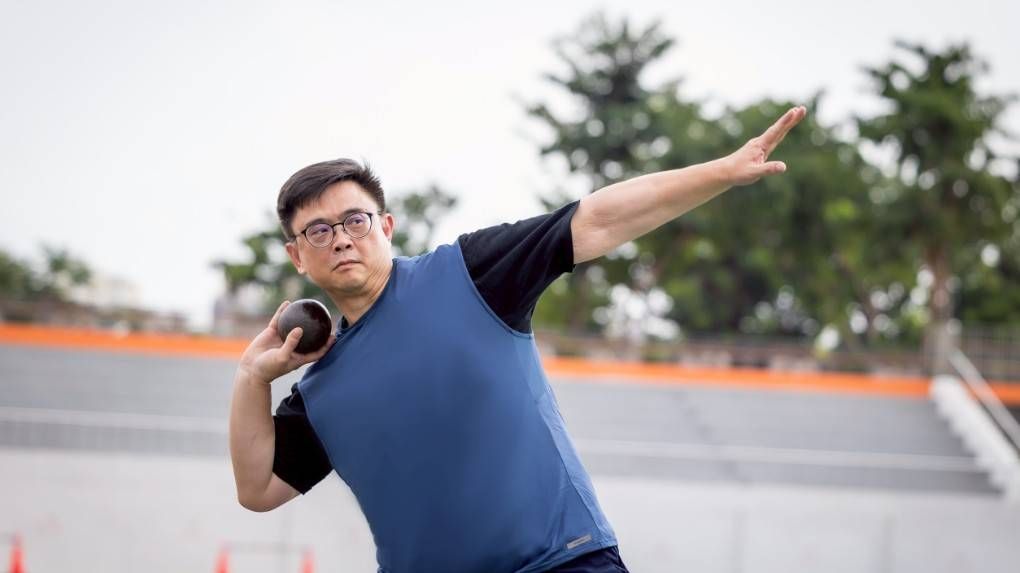 立委賴瑞隆回憶，從小是一位熱愛運動的「小胖子運動員」，國小時加入田徑隊，因體格壯碩而開始接觸鉛球。（圖/賴瑞隆服務處提供）