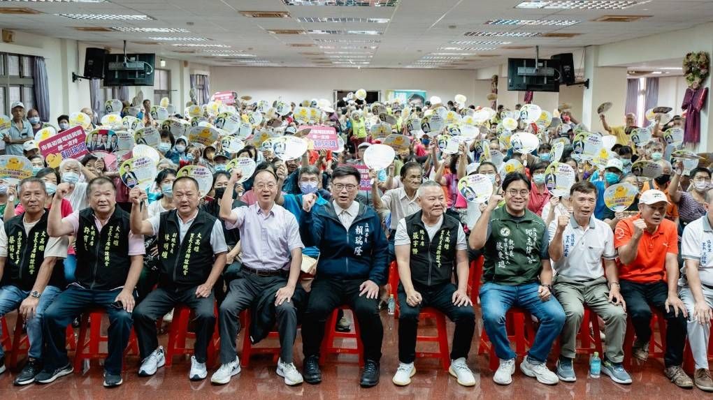 賴瑞隆在國會表現突出、擁有長年的市政經驗，基層實力雄厚，獲得過半數里長公開支持，且近期舉辦的跨區座談會，許多當地議員、鄉親都到場力挺。（圖/翻攝賴瑞隆臉書）