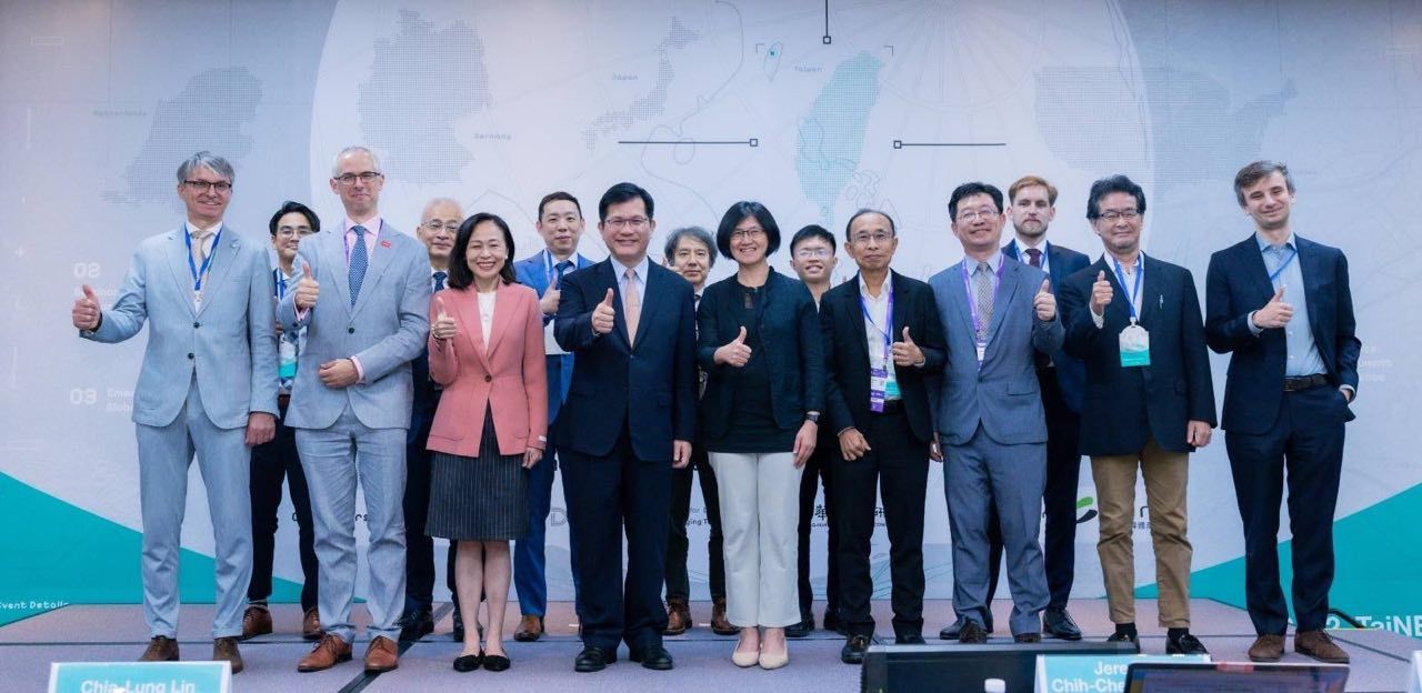 20250909-外交部9日下午偕同國際半導體産業協會（SEMI）、中華経済研究院（CIER），及科技、民主與社會研究中心（DSET）合辦「2025 半導體與地緣政治論壇：探索供應鏈韌性與策略新局」。（外交部提供）