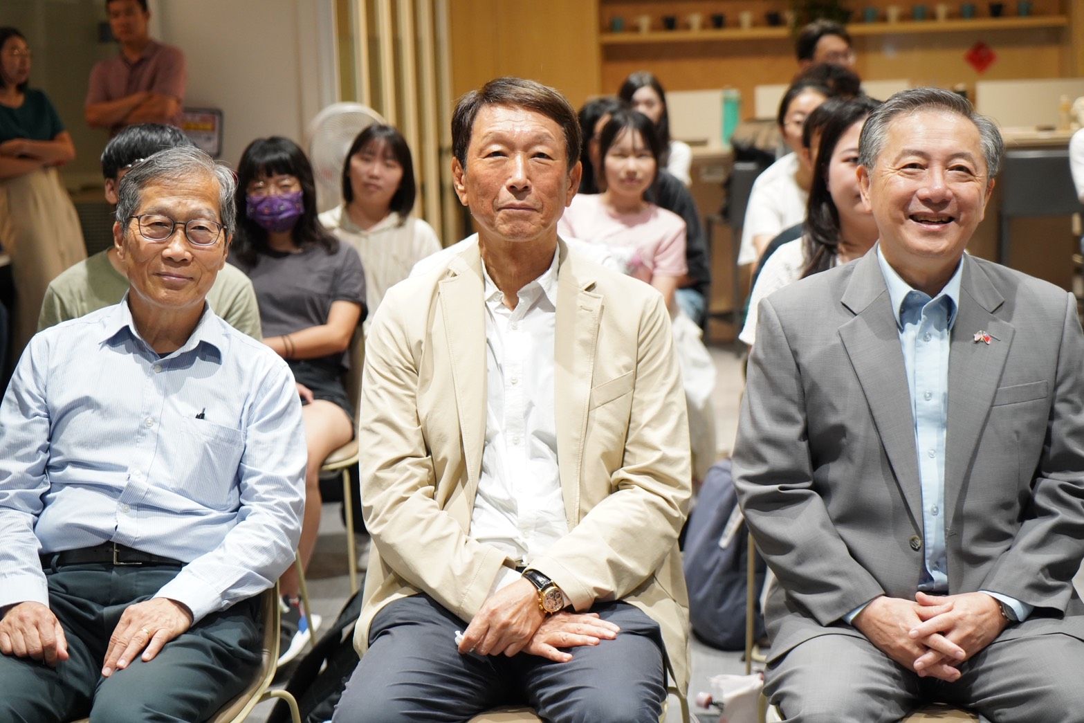 20250909-前參謀總長李喜明上將（中）出席台大國安社舉行「台灣的下一步：兩岸衝突及政府危機決策兵推」。（張曜麟攝）