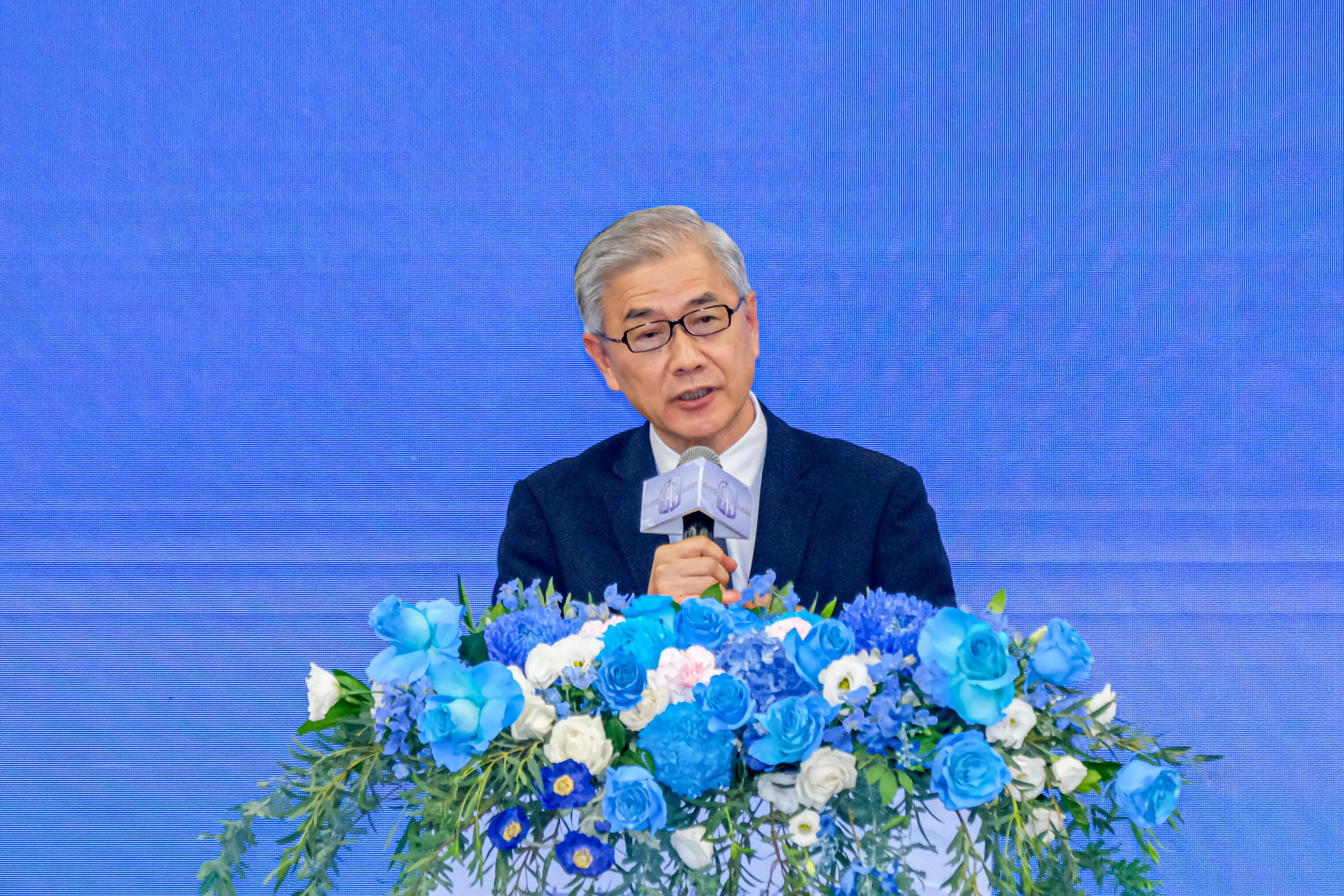 20250910-中央存保40週年慶茶會10日於台北國際會議中心舉辦，圖為中央存保公司董事長黃天牧。（劉偉宏攝）