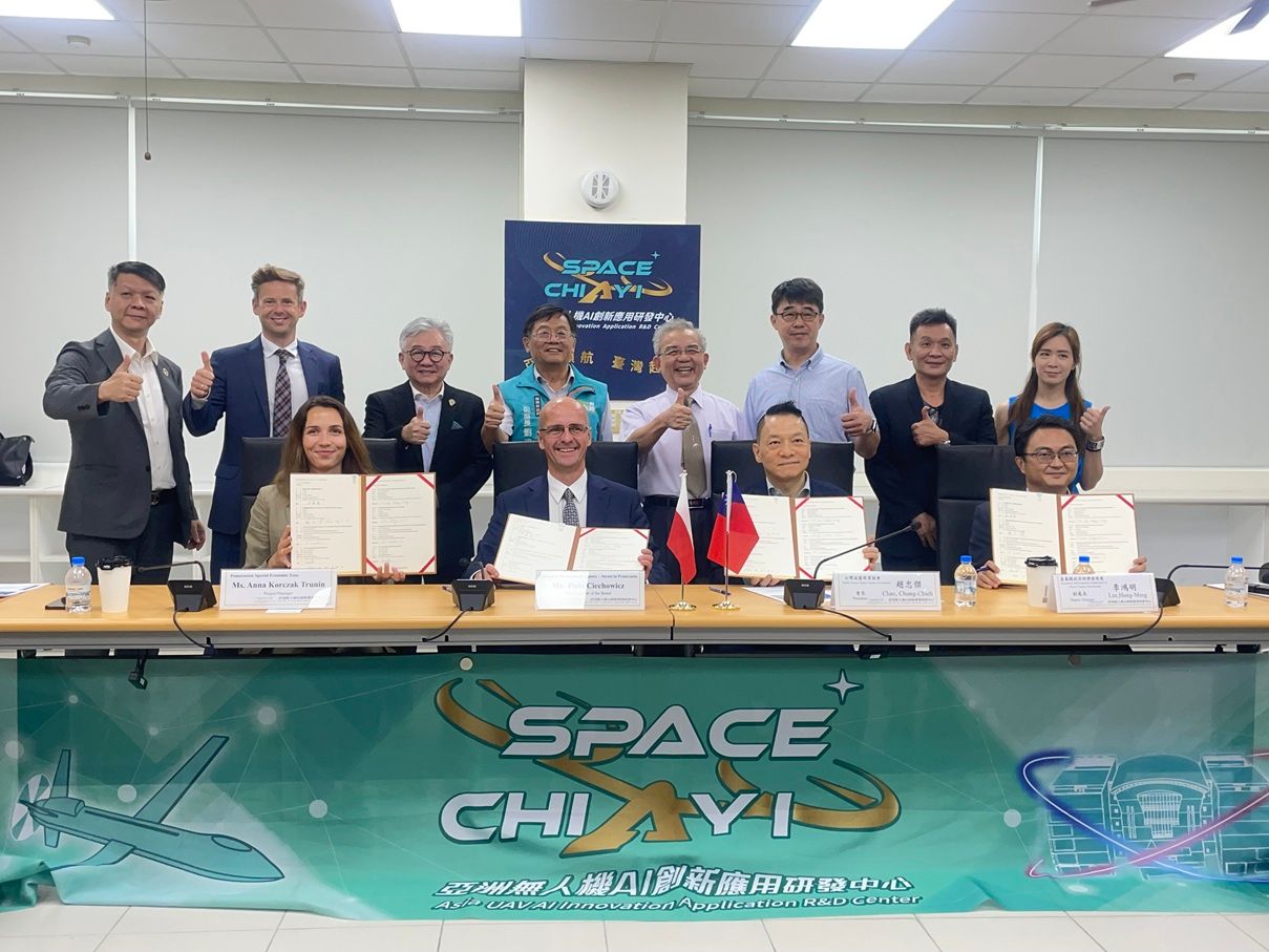 台波商會趙忠傑率領波蘭代表拜會嘉義縣政府，與嘉義亞創中心簽署MOU。（圖／台波商會提供）