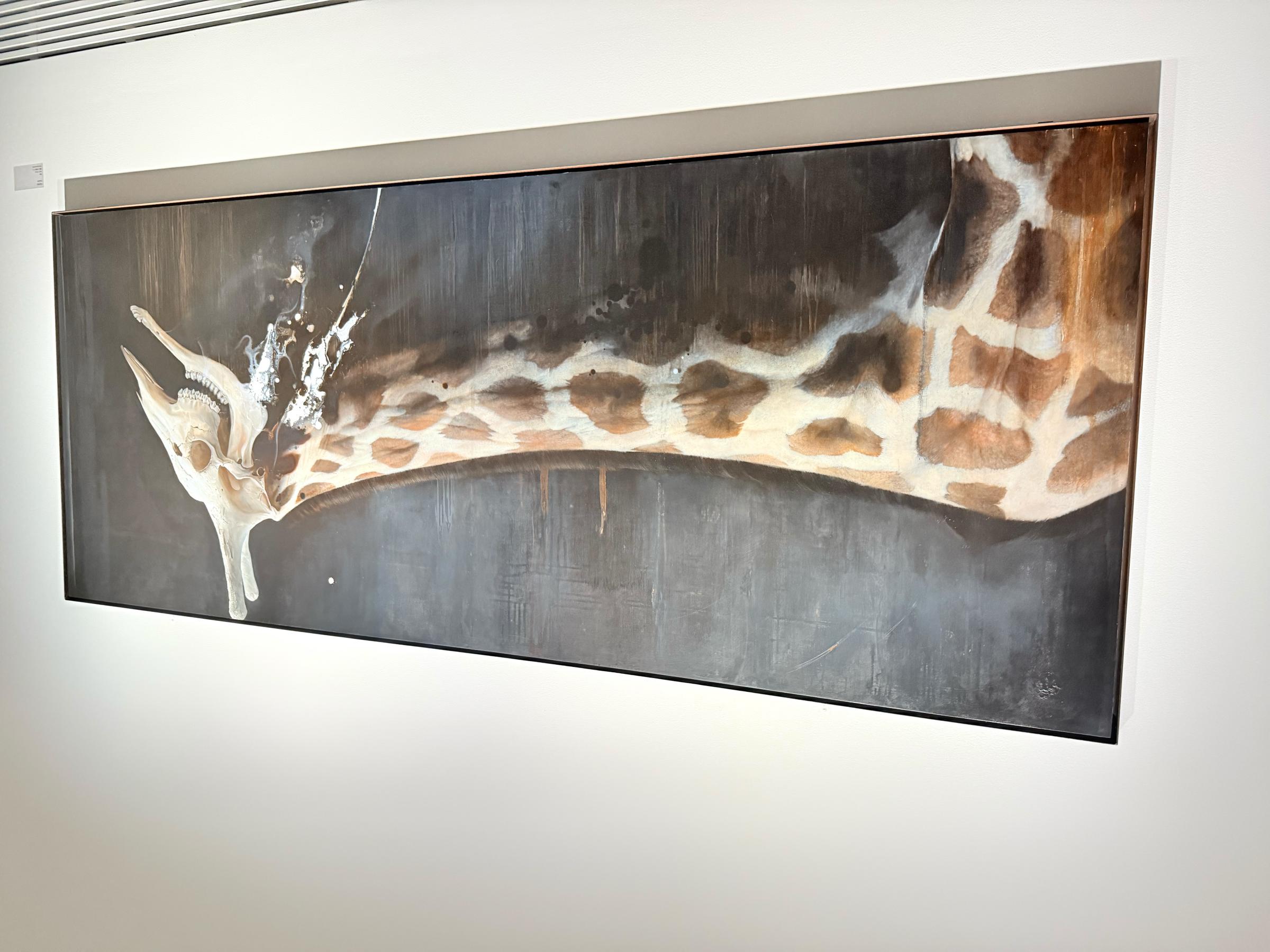 諏訪敦氏の個展「きみはうつくしい」では、死や喪失を描いた三章構成の作品世界が紹介された。黃信維