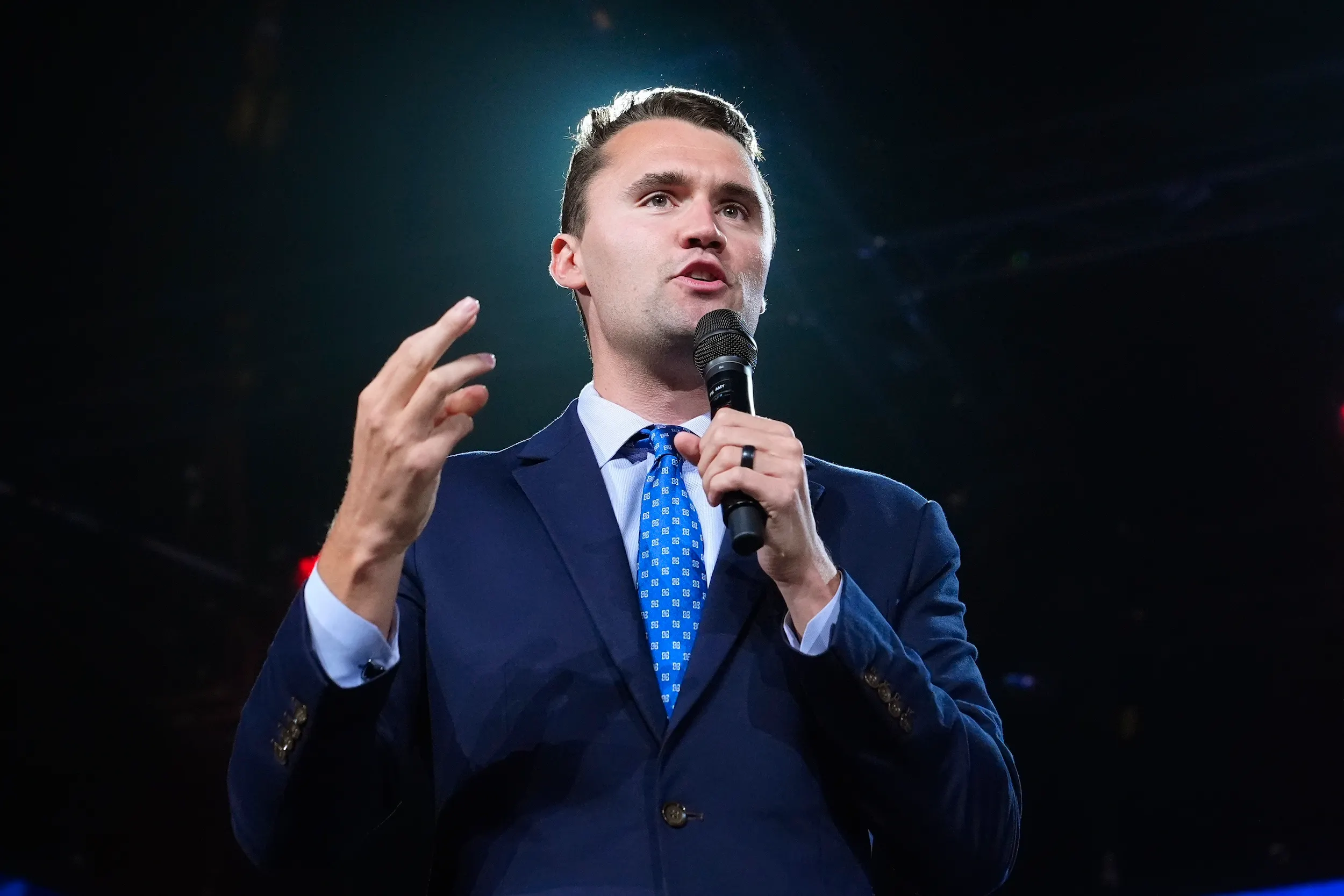 2024年9月4日、アリゾナ州メサで開かれた共和党副大統領候補の演説前にチャーリー・カークがティッピングポイントのイベントで演説した。（AP通信）