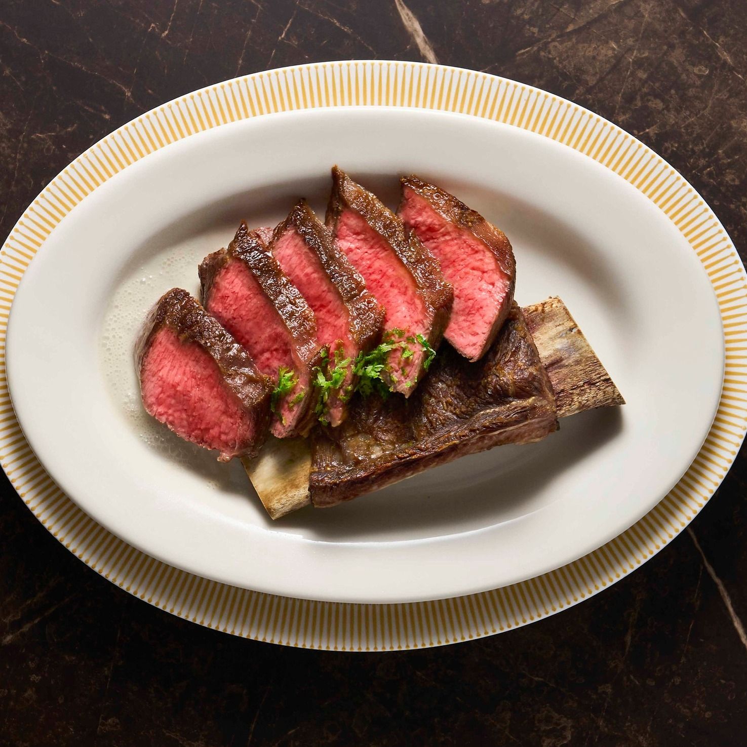 王品牛排自1993年創立以來，在瞬息萬變的餐飲市場中始終穩坐一席，成為無數饕客心中慶祝人生里程碑的經典品牌。（圖／翻攝自FB／王品牛排Wang Steak）