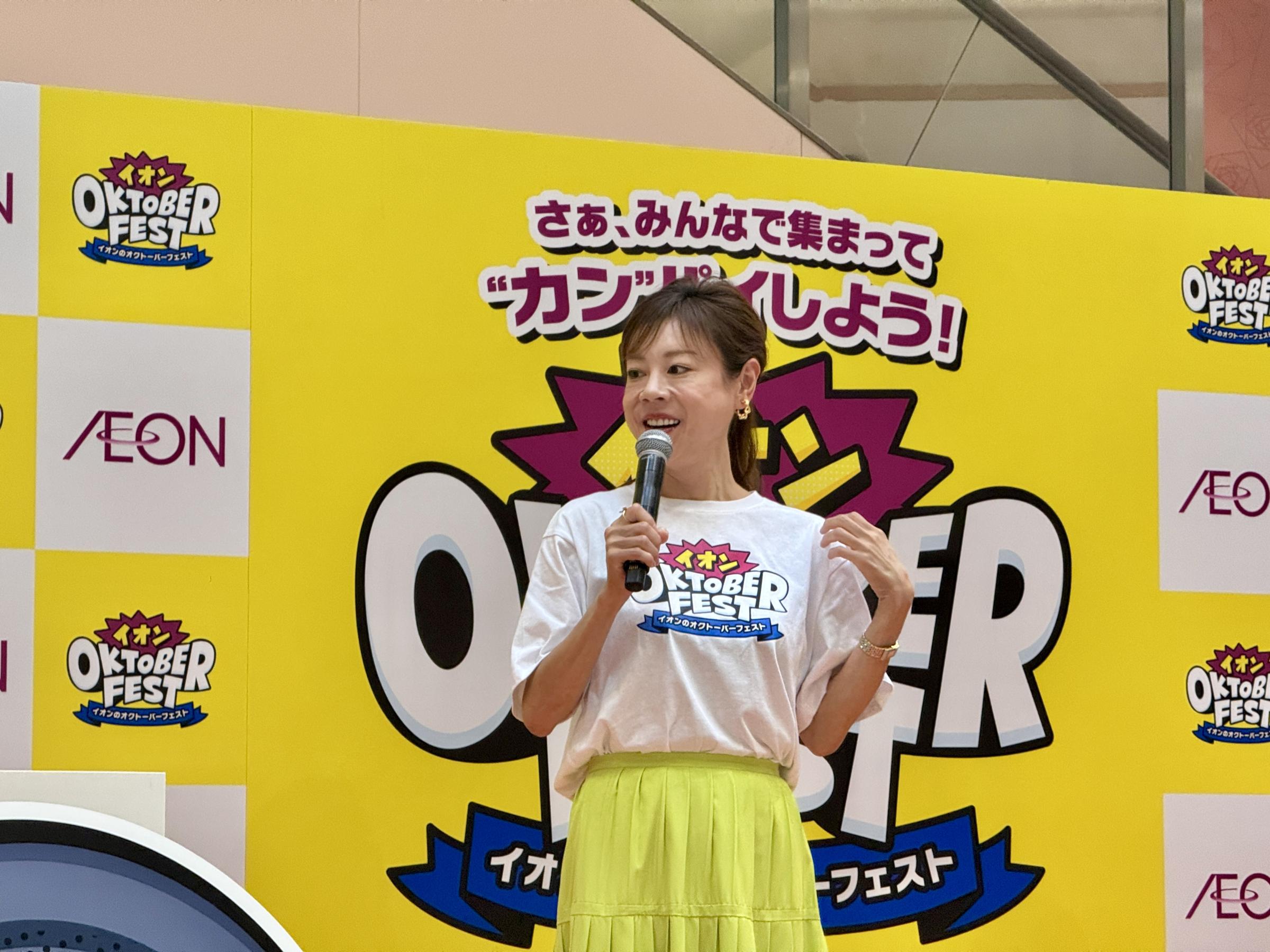 イオンは全国1600店舗で「オクトーバーフェスト」を開催し、乾杯に「乾杯・感謝・歓喜」の三つの思いを込め、家族で楽しむ新しいおうち時間を提案した。黃信維