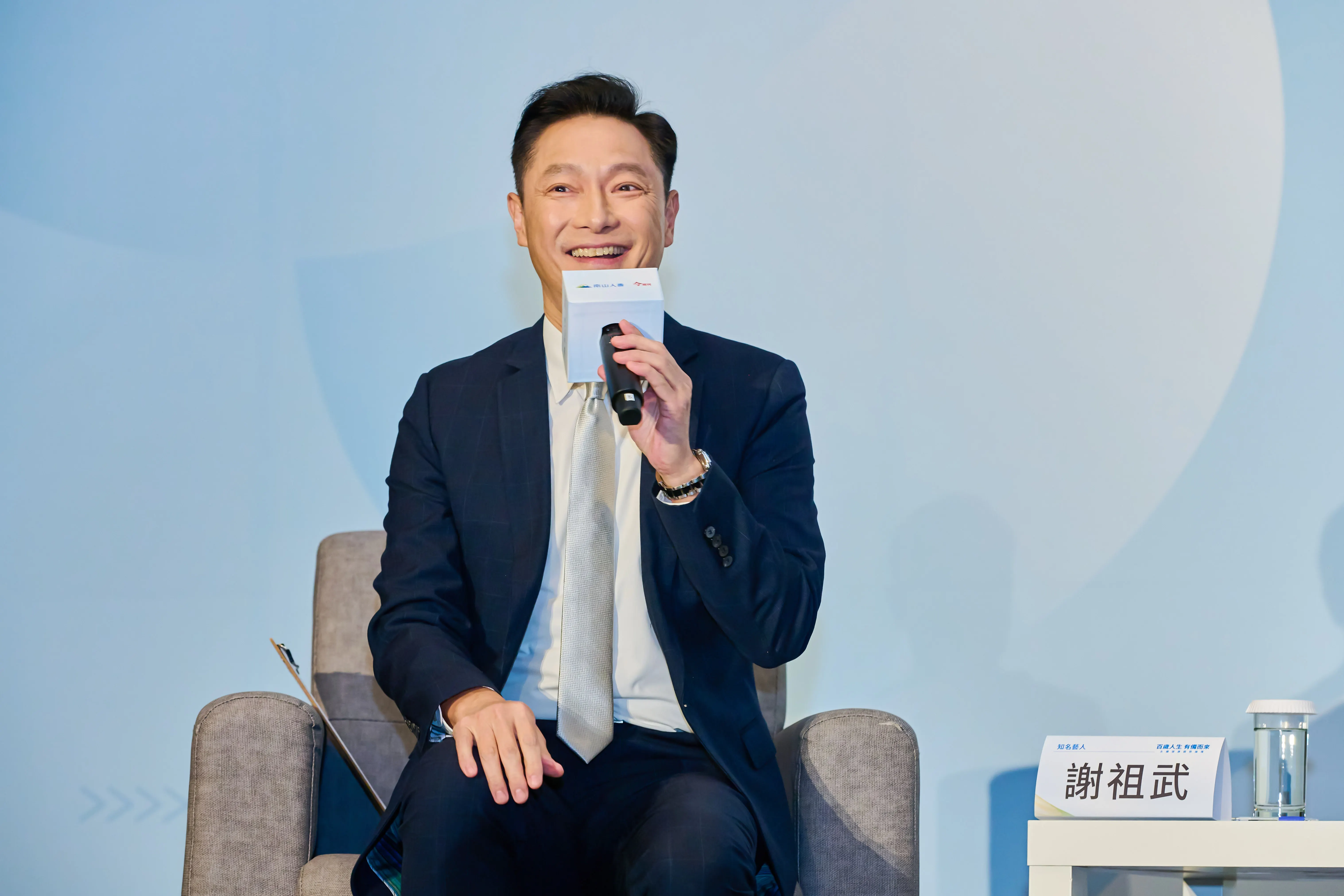 謝祖武認為，父母不要總是過度奉獻，要適時表達自己的真實想法。他開玩笑說現在都要求兒子每週要有一天完整陪伴家人的時間，然後「回家一次、給一千元」。