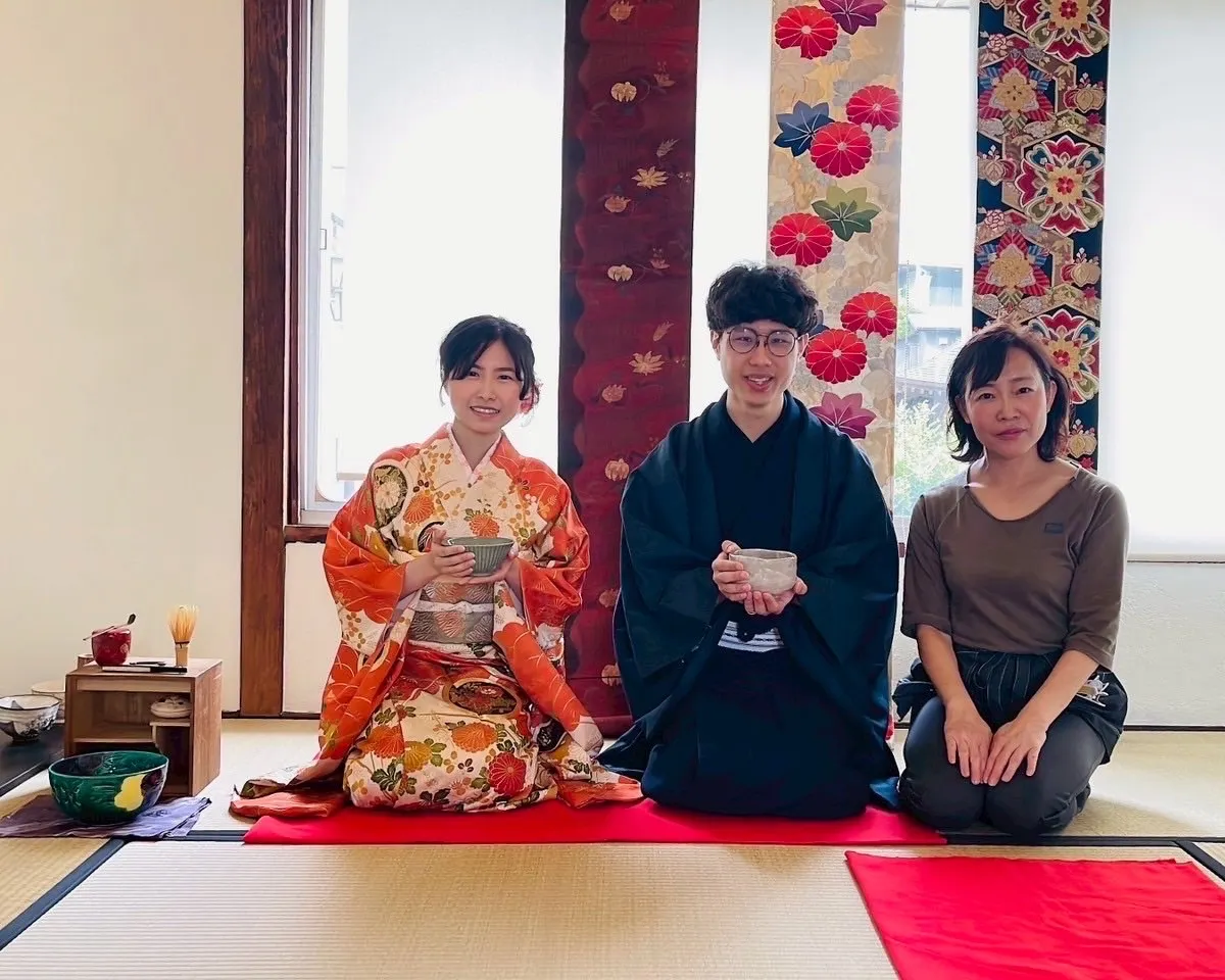 MEGUが富士山駅で経営している、和服レンタルと民宿空間の店舗。（MEGU提供）