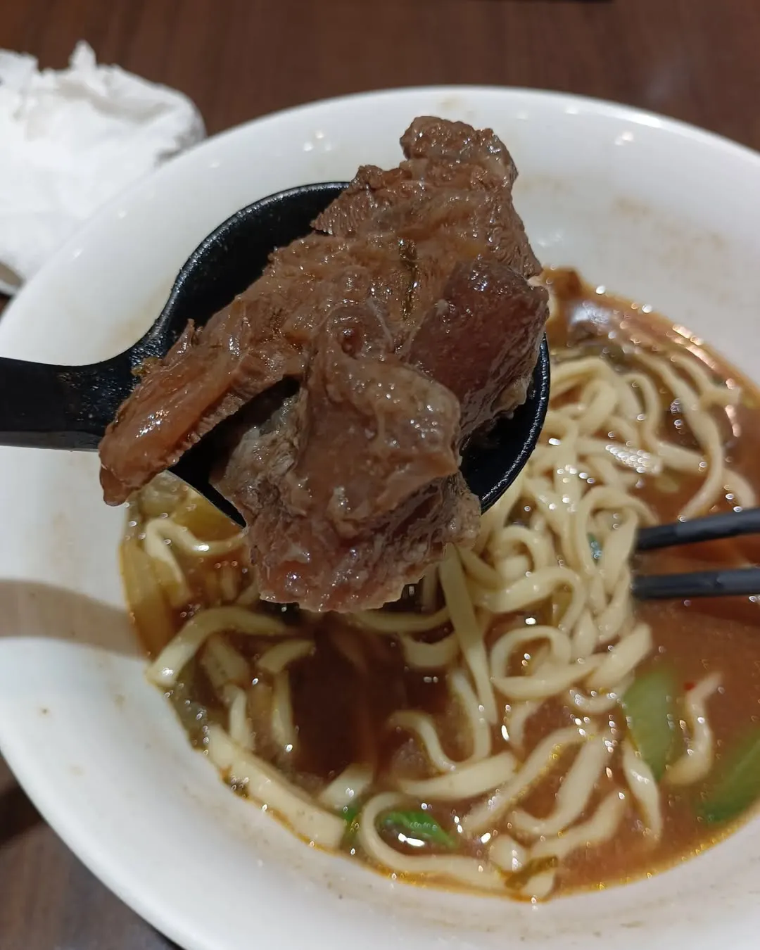 享牛肉麵。（圖／IG＠anguslee627提供）