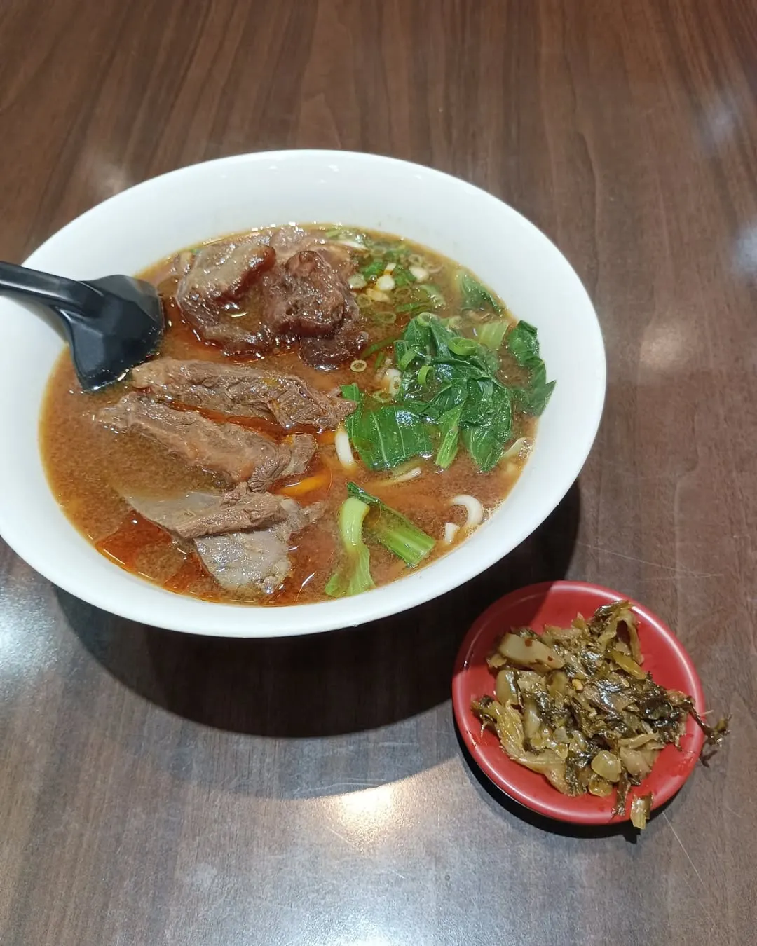 享牛肉麵。（圖／IG＠anguslee627提供）