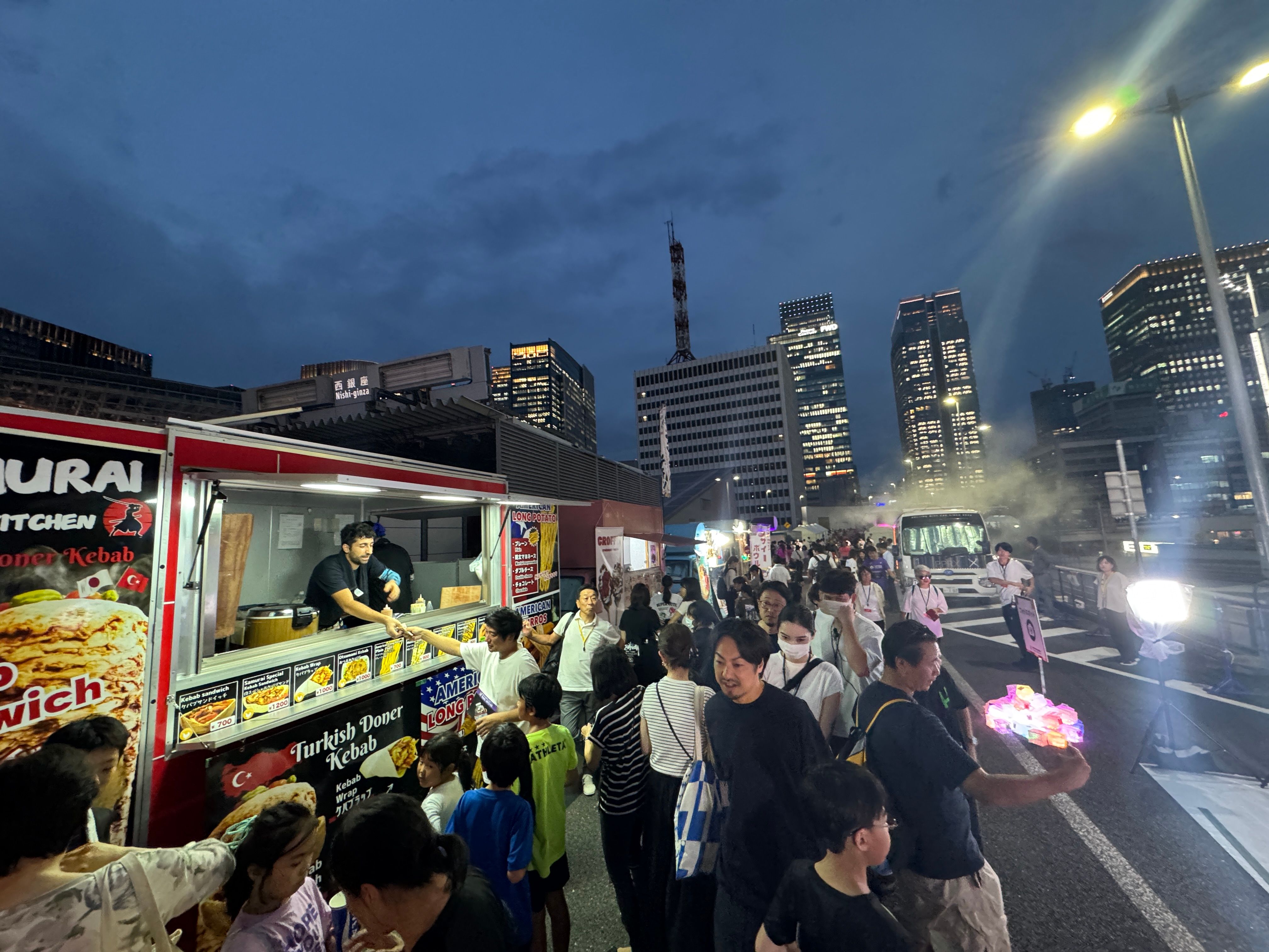 東京2025世界陸上の前夜祭「RUNS：INTO KK」が旧KK線で開催され、小池百合子知事が激励の挨拶を行い、寺田明日香らの参加による100m×1時間リレーで256人がバトンをつなぎ、ギネス世界記録を更新した。黃信維