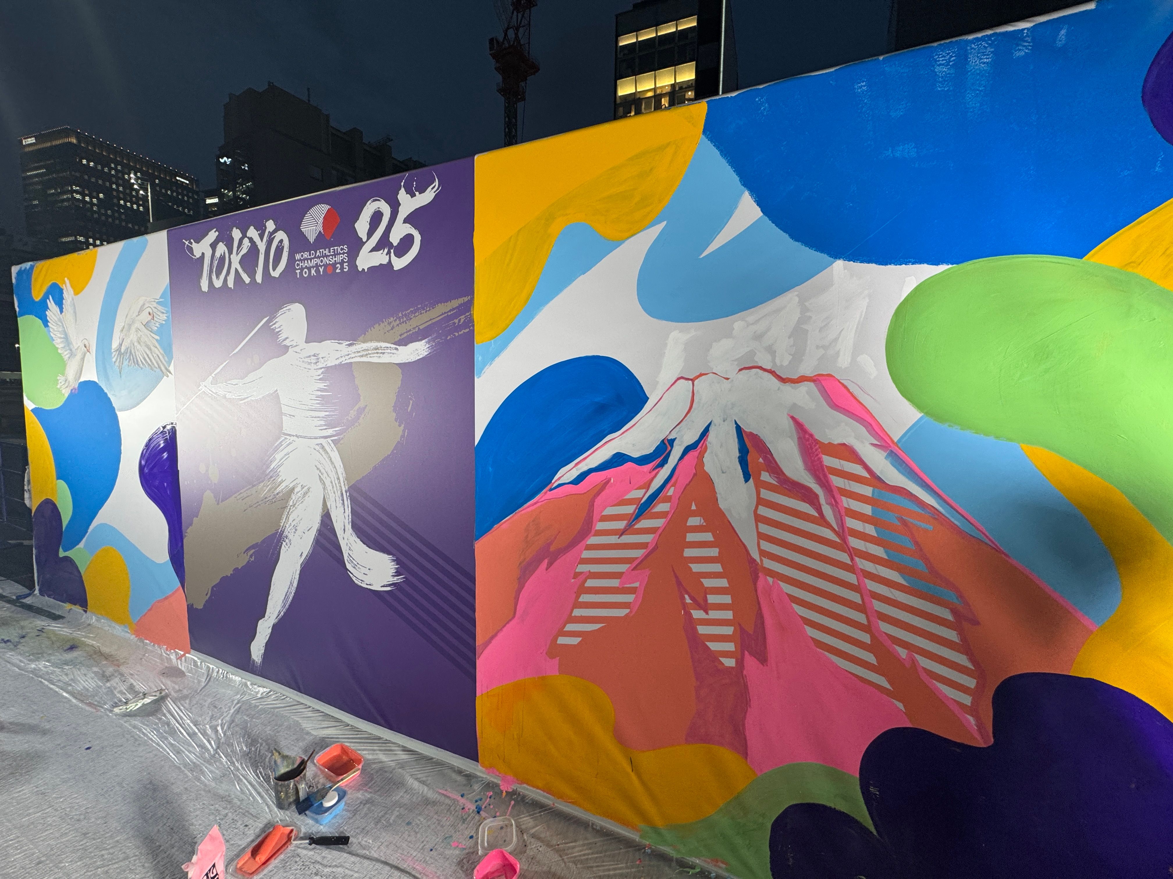 東京2025世界陸上の前夜祭「RUNS：INTO KK」が旧KK線で開催され、小池百合子知事が激励の挨拶を行い、寺田明日香らの参加による100m×1時間リレーで256人がバトンをつなぎ、ギネス世界記録を更新した。黃信維