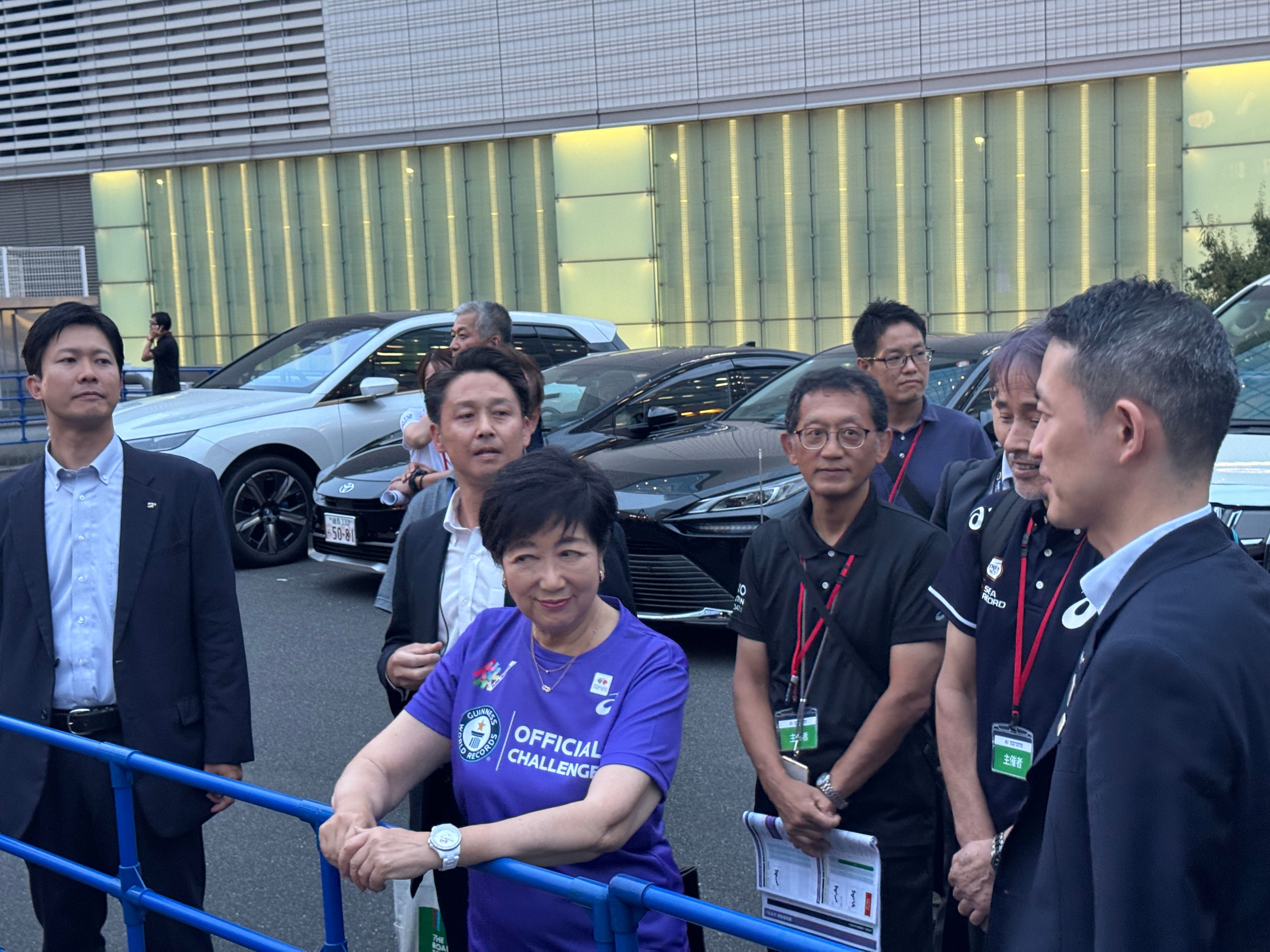 東京2025世界陸上の前夜祭「RUNS：INTO KK」が旧KK線で開催され、小池百合子知事が激励の挨拶を行い、寺田明日香らの参加による100m×1時間リレーで256人がバトンをつなぎ、ギネス世界記録を更新した。黃信維