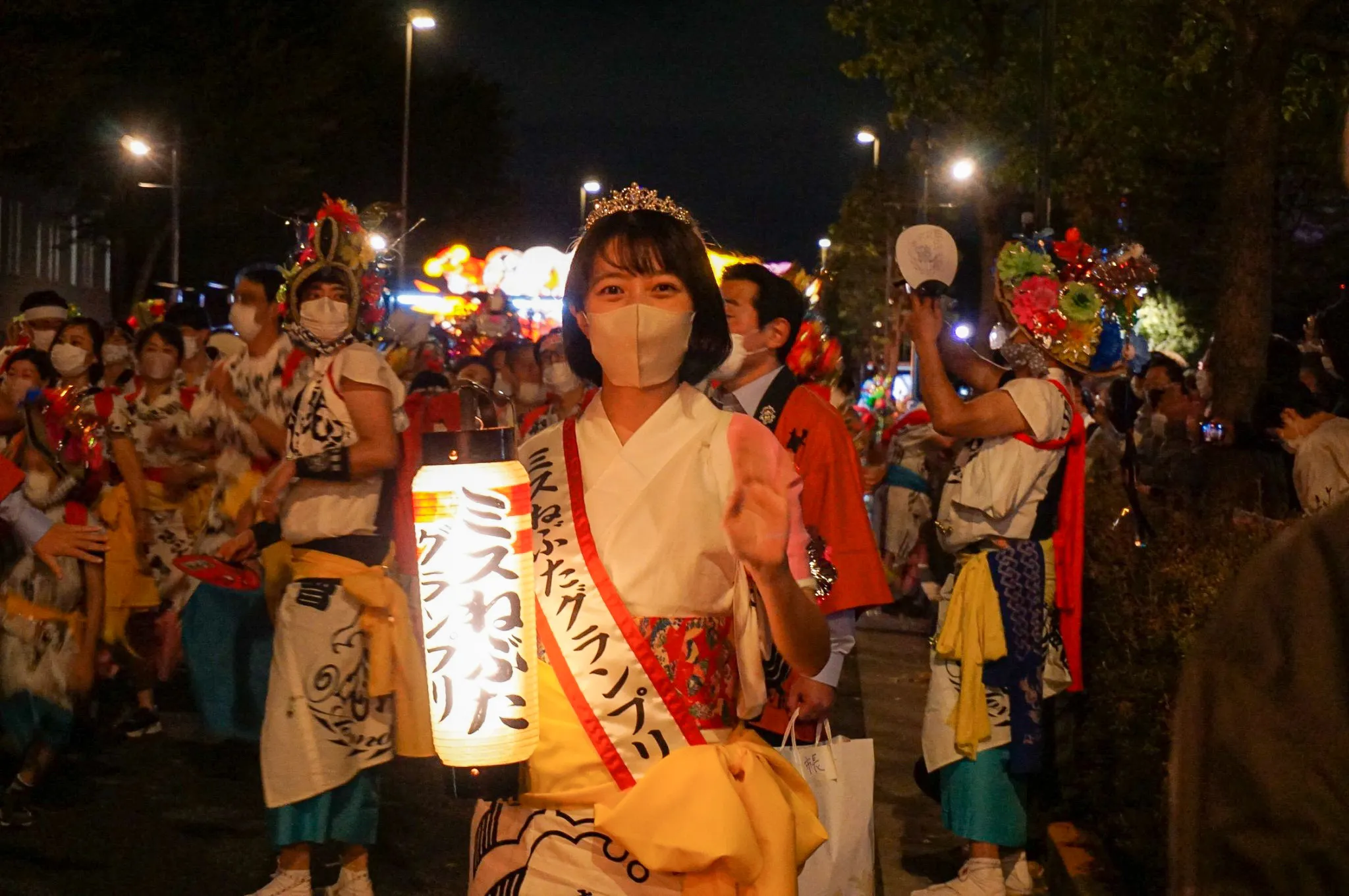 ChatGPT:台湾出身の凱西（吳詠心）さんは、青森に移住し「睡魔小姐」として注目を集め、現在は観光協会で台湾との交流を推進している。凱西