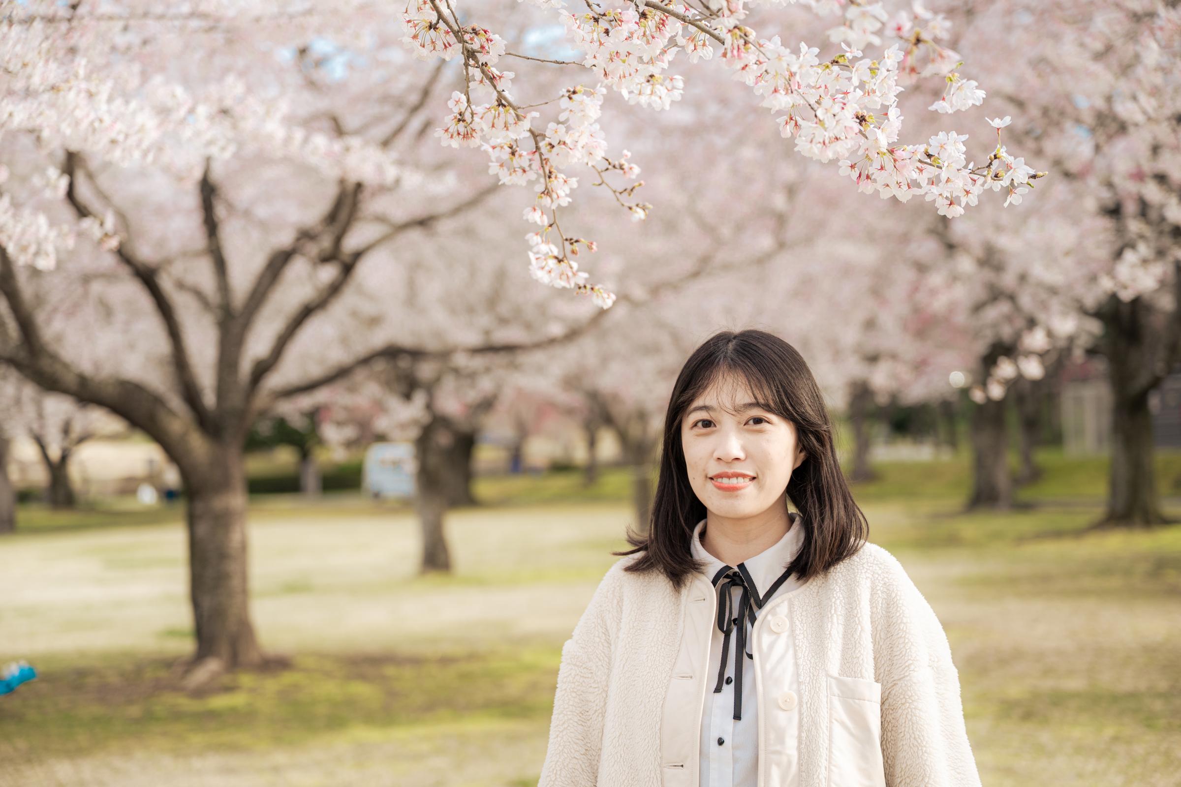 ChatGPT:台湾出身の凱西（吳詠心）さんは、青森に移住し「睡魔小姐」として注目を集め、現在は観光協会で台湾との交流を推進している。凱西